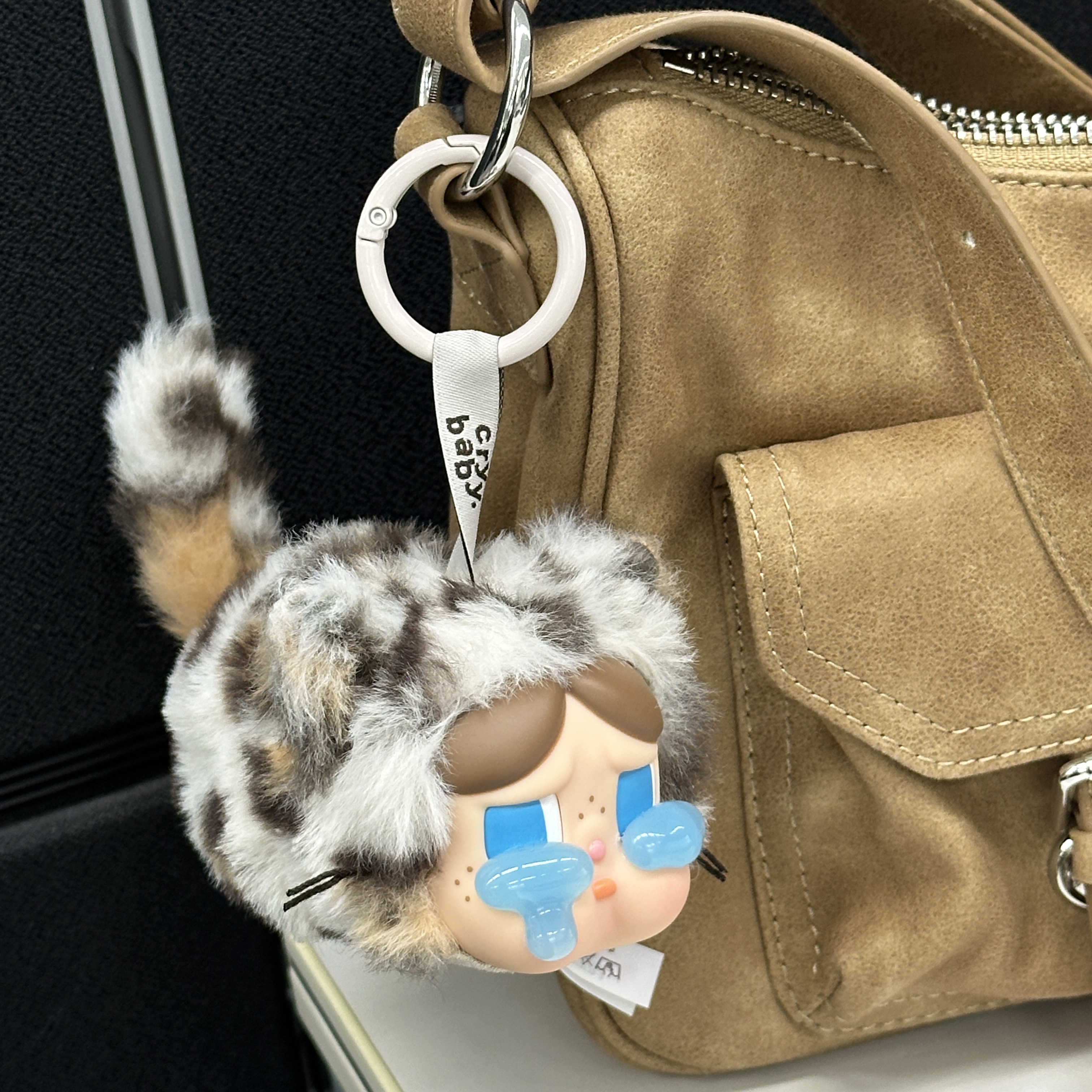 Pop Mart Crybaby Wild But Cutie Series Vinyl Plush Pendant Vintage Cutie (Opened Case) 착용 스타일