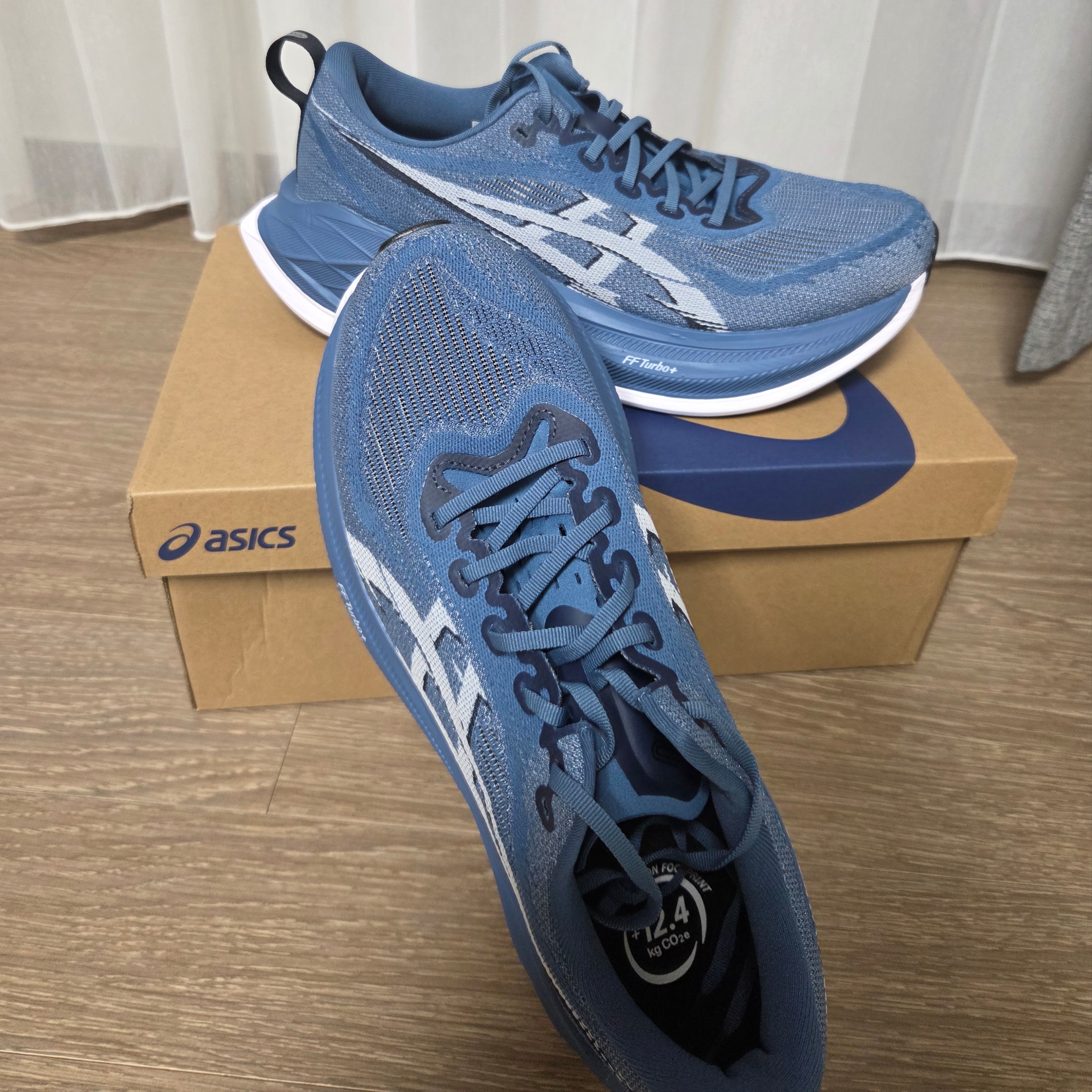 Asics Superblast 2 Winter Sea White 착용 스타일