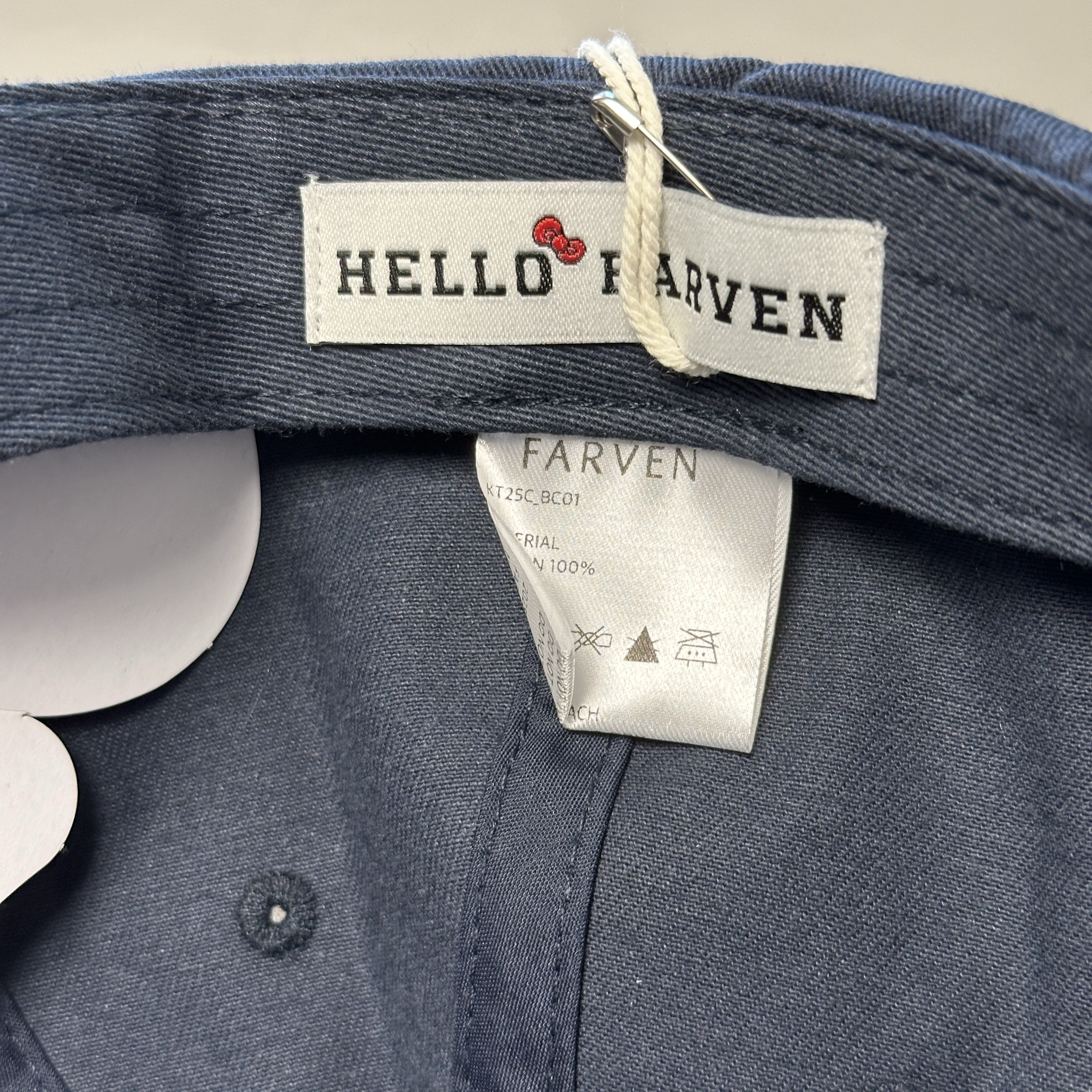 Farven x Tanning Hello Kitty Hello Summer Ball Cap_Navy 착용 스타일 - 3