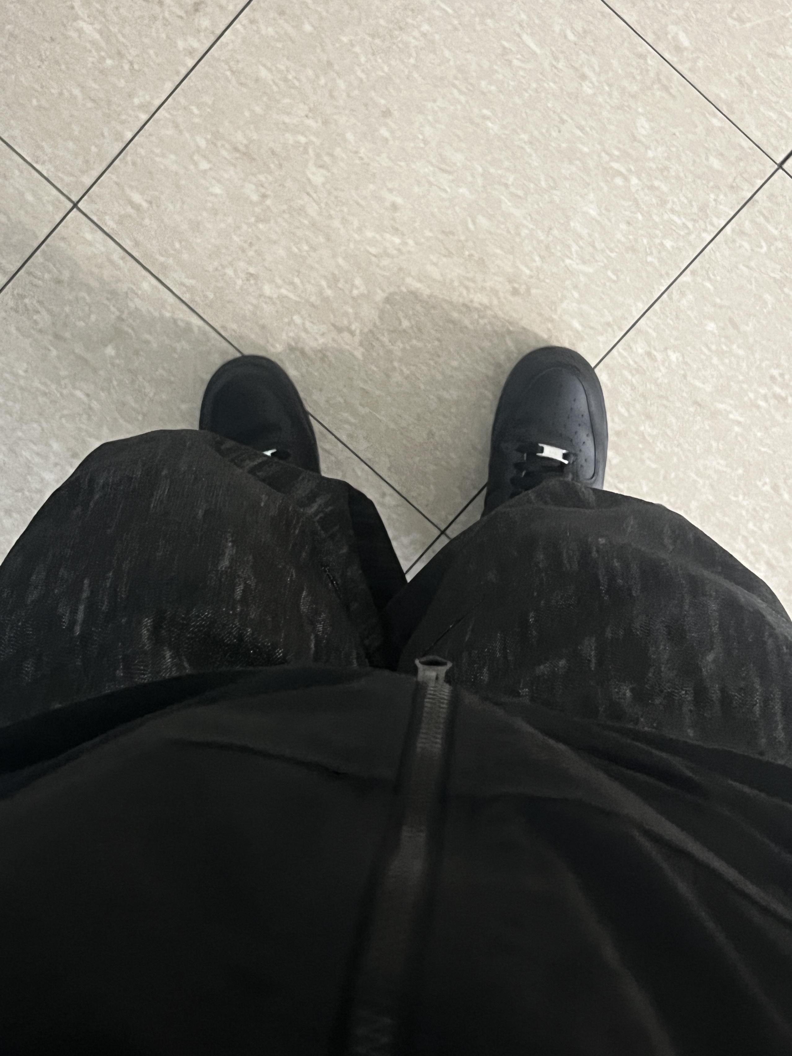 Nike Air Force 1 '07 Low Triple Black, The North Face Hi Mountain Jacket Black 착용 스타일 - 3