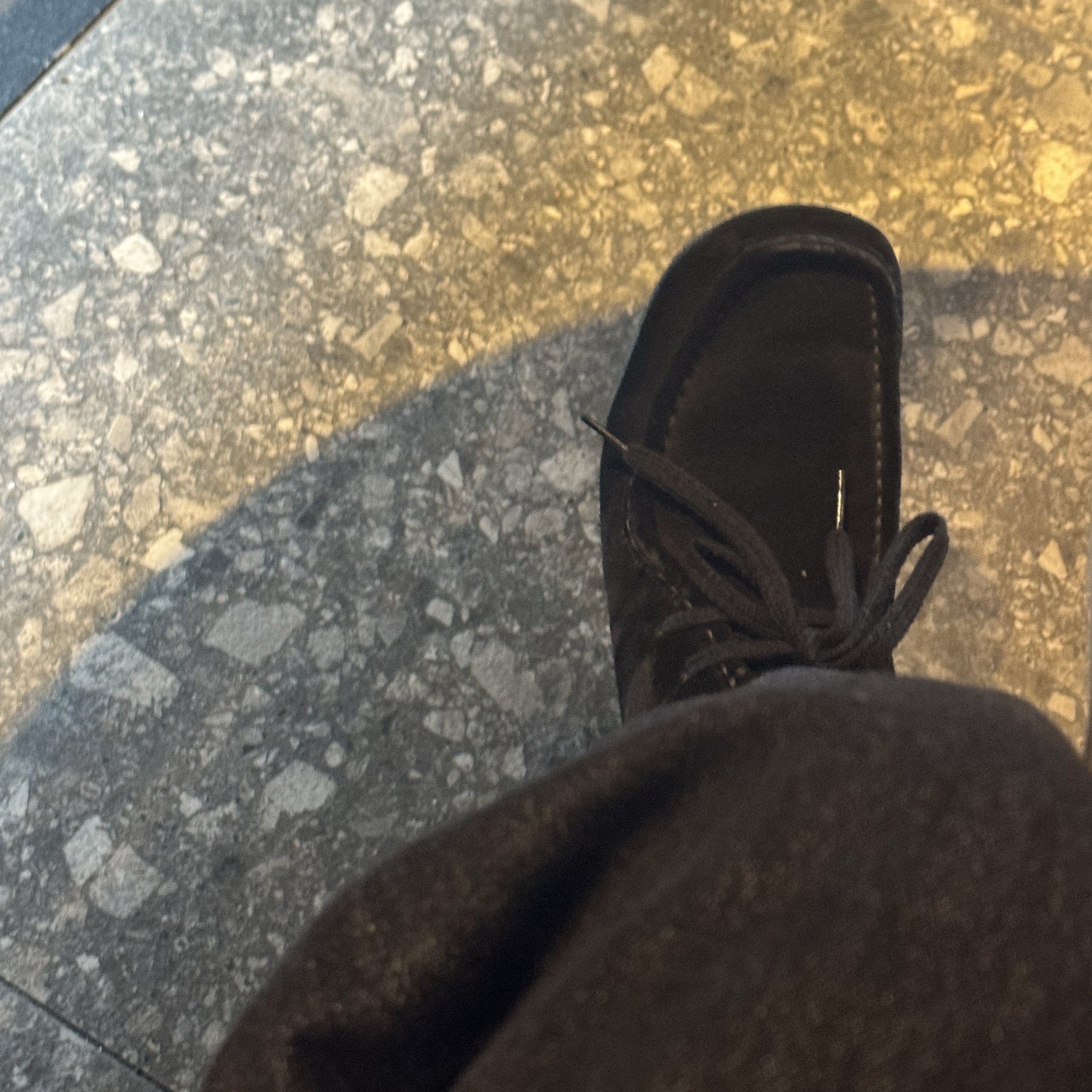 Clarks Wallabee Black Suede 착용 스타일