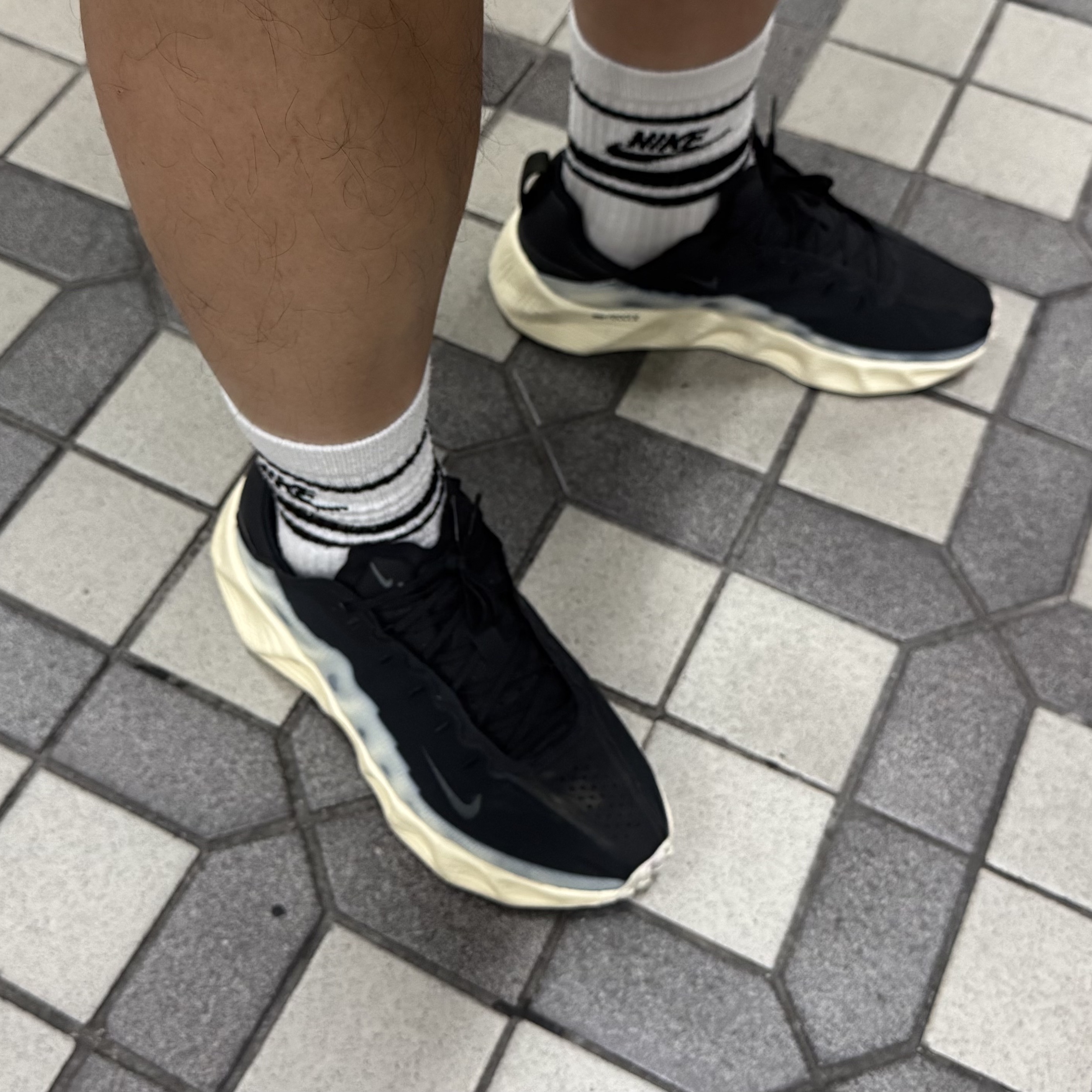 Nike Ava Rover Black Muslin 착용 스타일