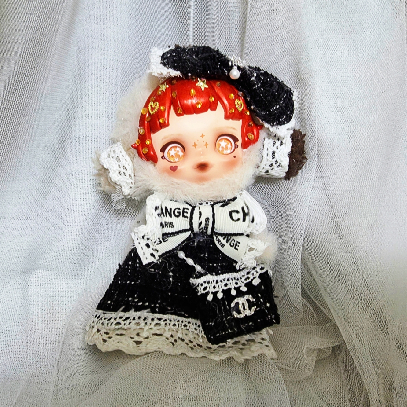 Pop Mart Skullpanda Winter Symphony Series Keyring Ode to Cocoa (Opened Case) 착용 스타일
