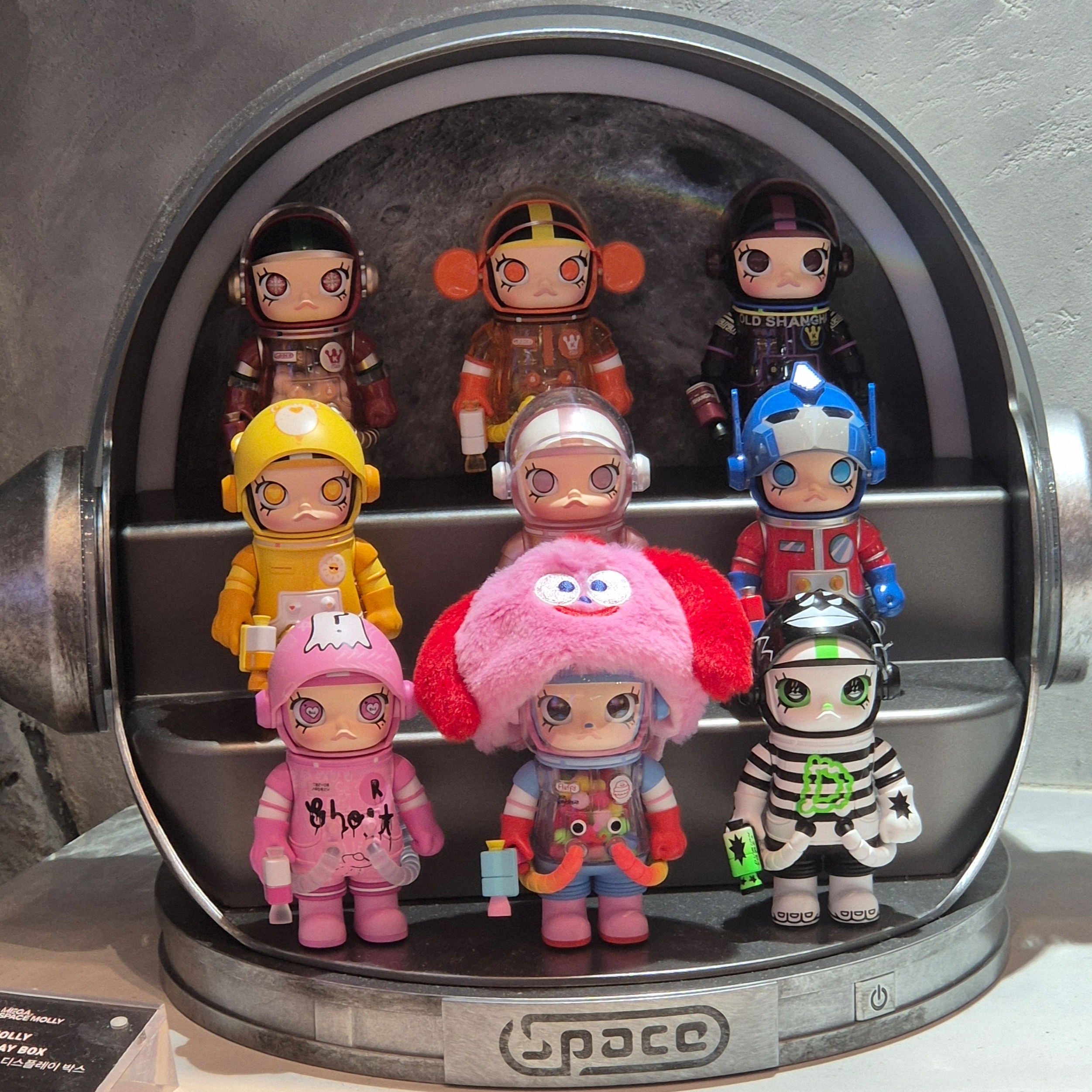 Pop Mart Mega Space Molly 100% Series4 Jon Burgerman (Opened Case), Pop Mart Mega Space Molly Hello Moon Display Box 착용 스타일