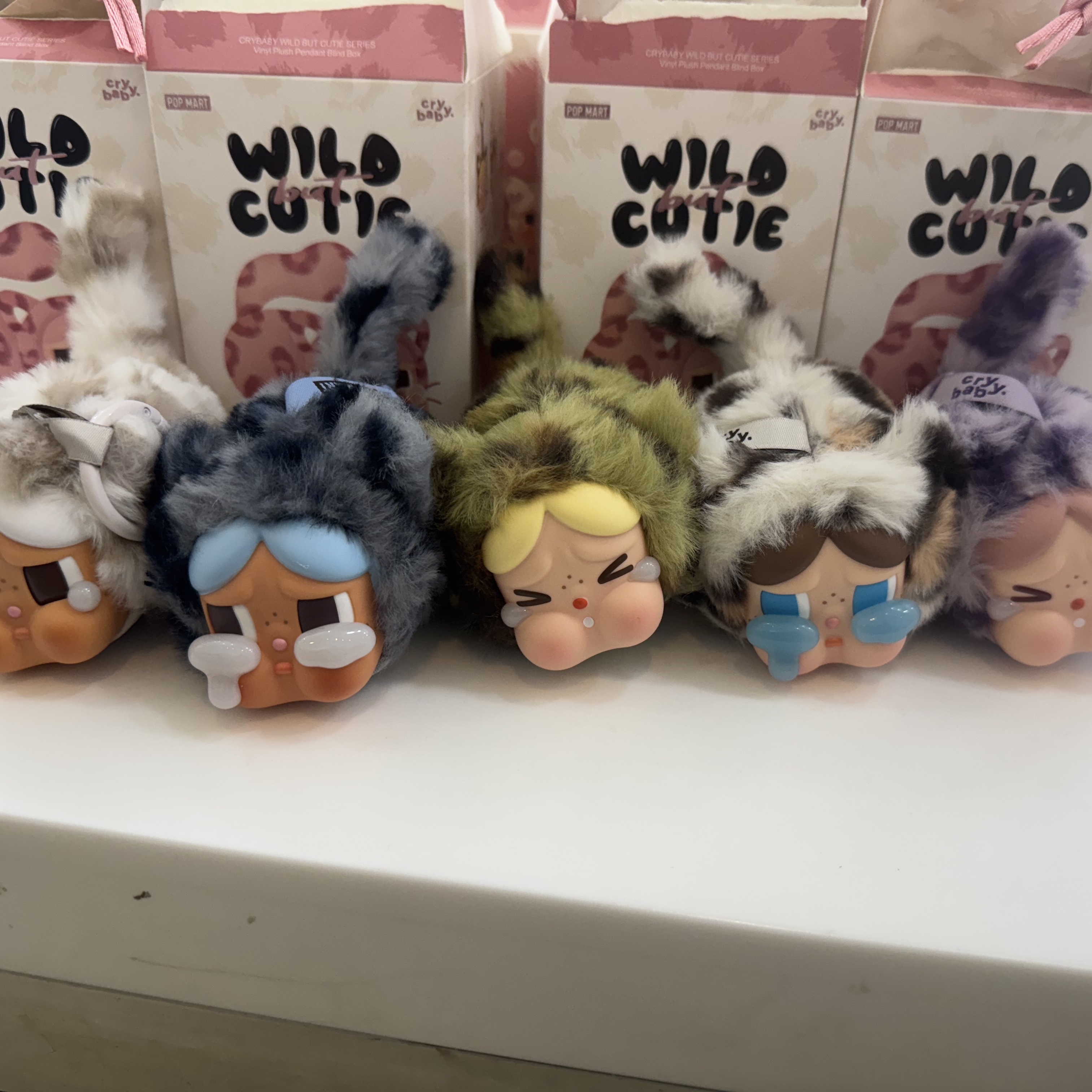 Pop Mart Crybaby Wild But Cutie Series Vinyl Plush Pendant (6 Blind Boxes), Pop Mart Crybaby Wild But Cutie Series Vinyl Plush Pendant Wild Cutie (Opened Case) 착용 스타일 - 2