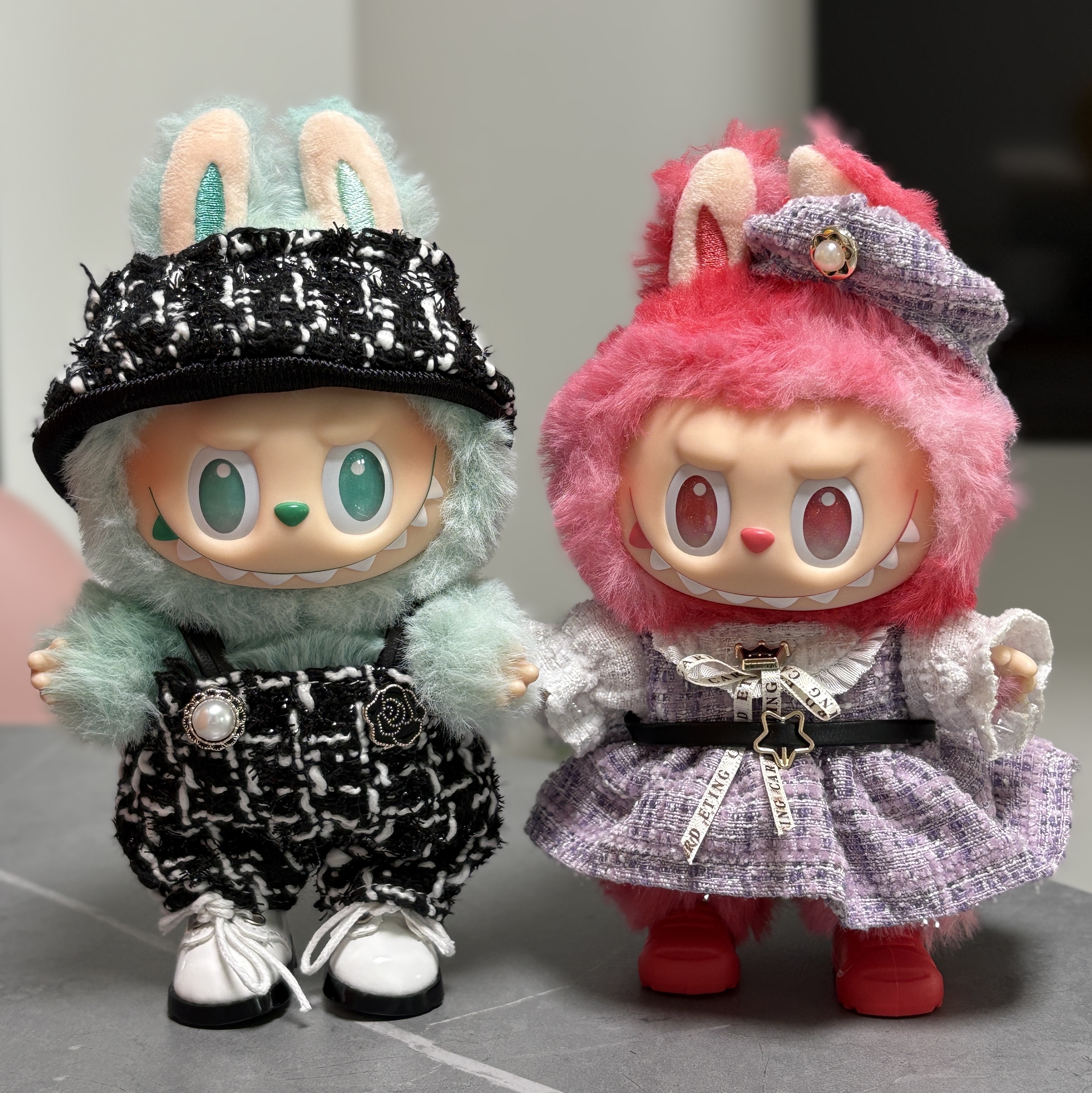Pop Mart Labubu The Monsters Highlight Series Sealed Case (Bundle of 2/1 Blind Box) 착용 스타일