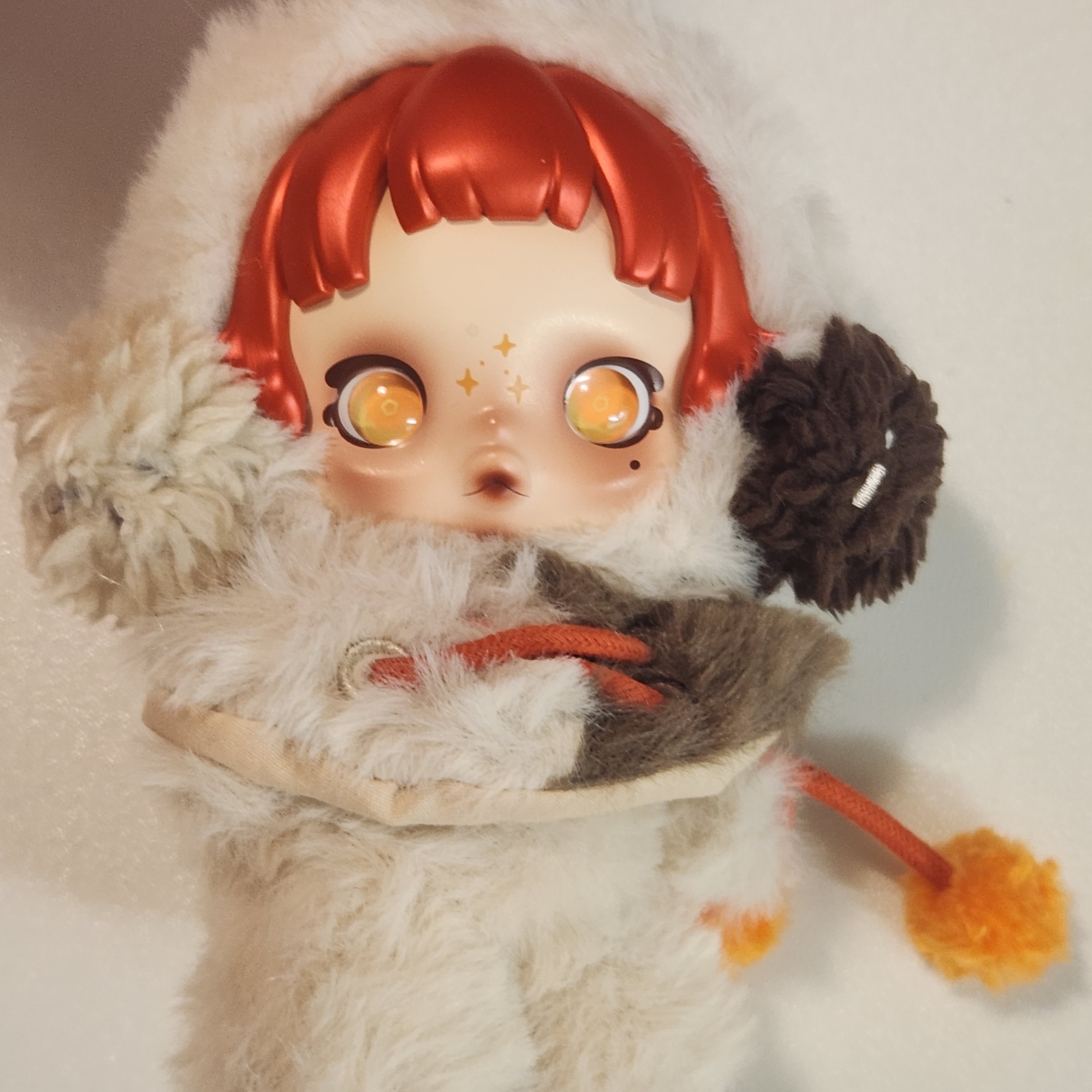 Pop Mart Skullpanda Winter Symphony Series Keyring Ode to Cocoa (Opened Case) 착용 스타일 - 2