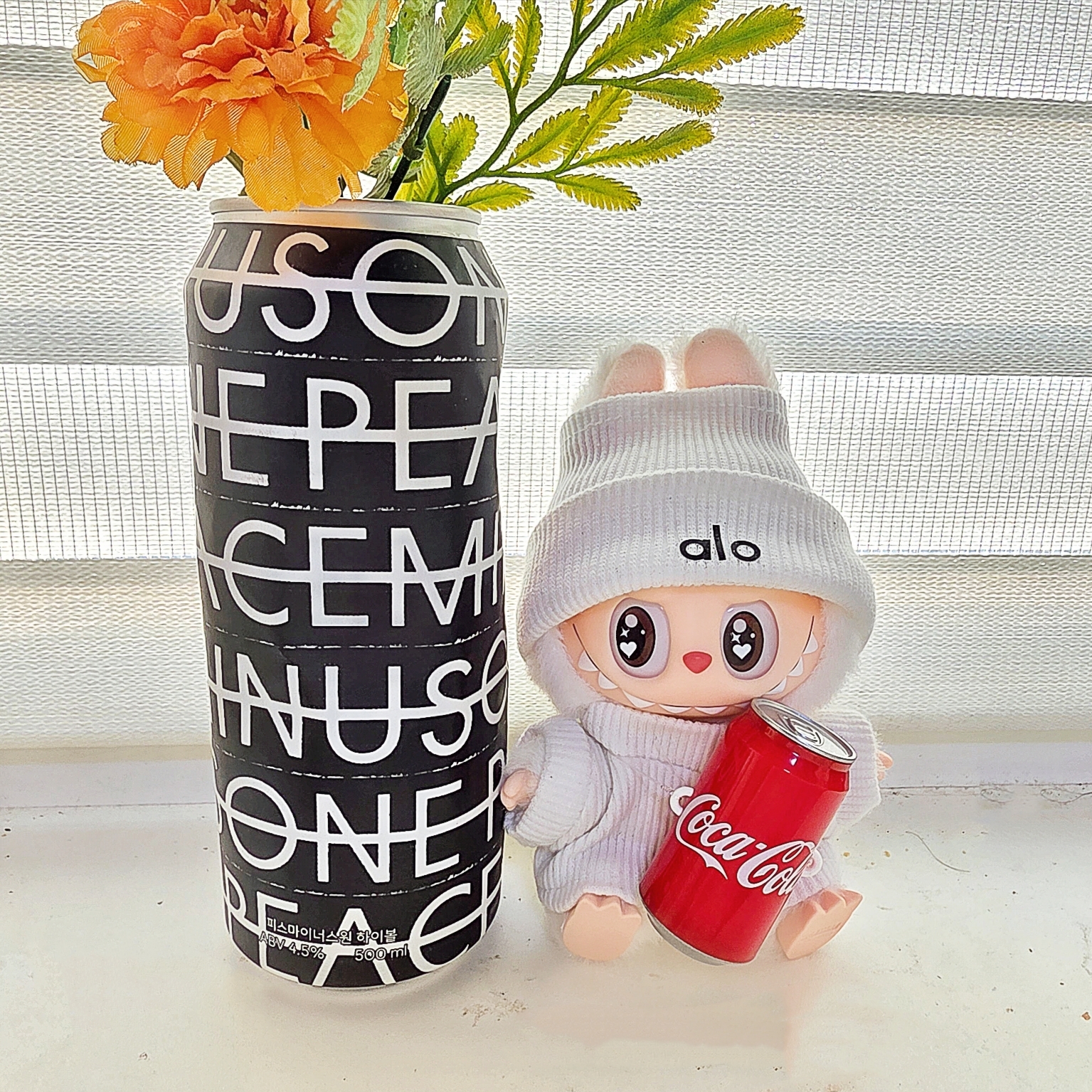 Pop Mart Labubu Coca Cola Series Happy Factor Keyring (Opened Case) 착용 스타일