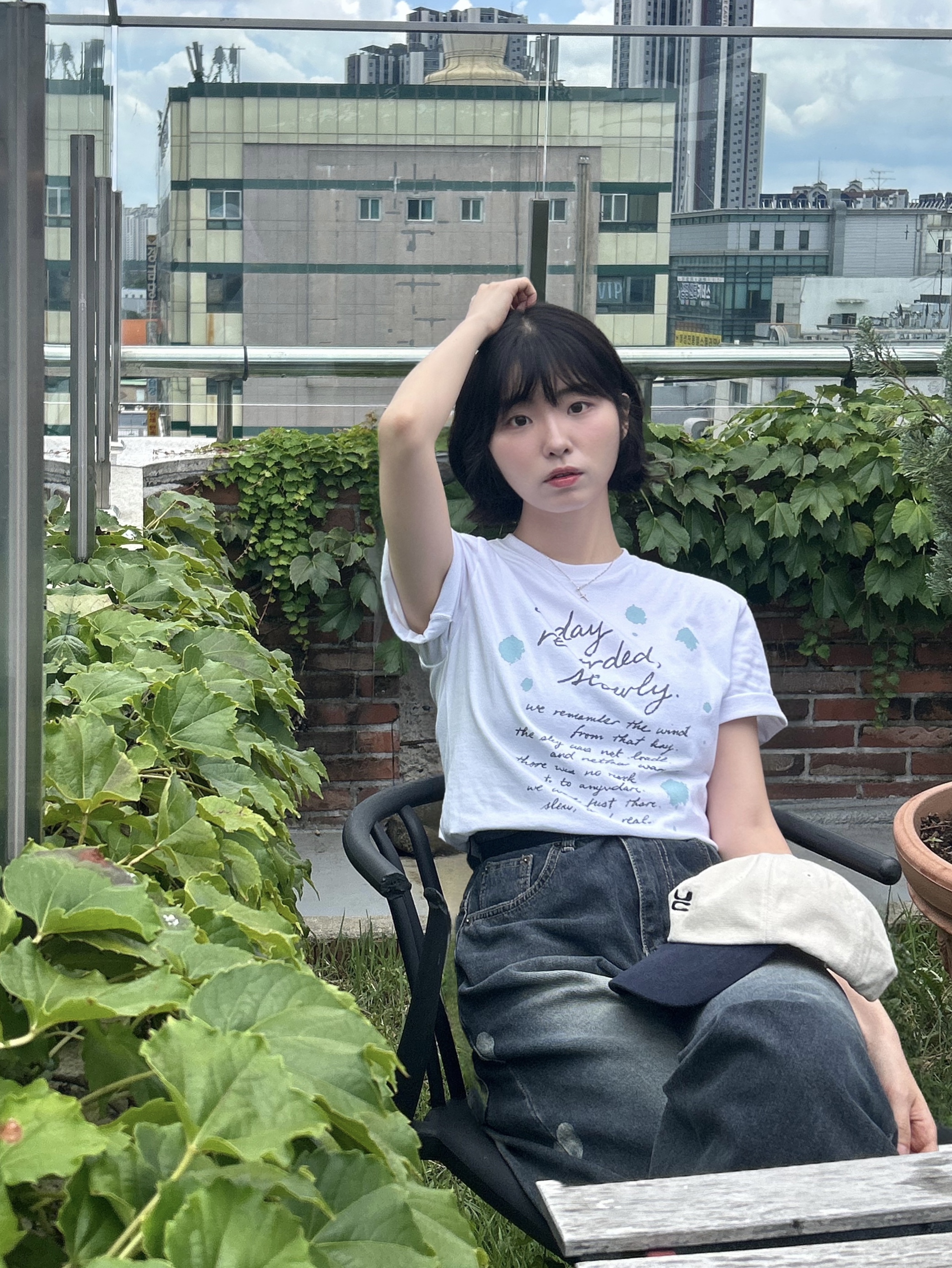 SLOW RECORD HOUSE Day Record T-Shirt White 착용 스타일 - 1