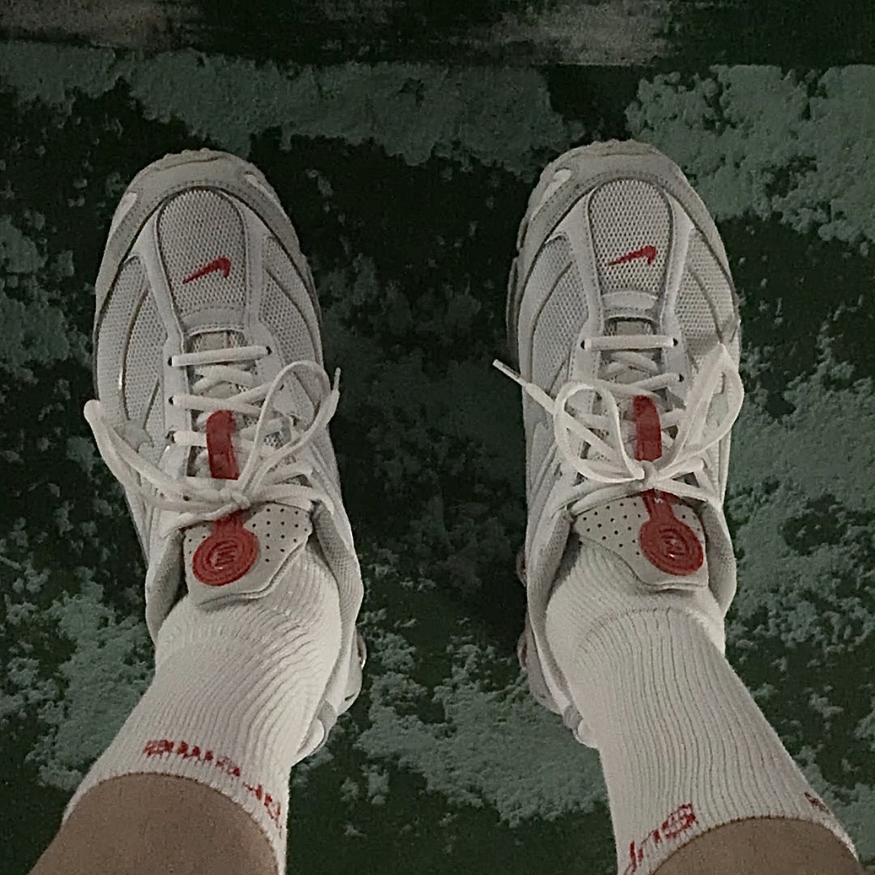 Nike x Supreme Shox Ride 2 SP White, Supreme Hanes Crew Socks White (4 Pack) 착용 스타일