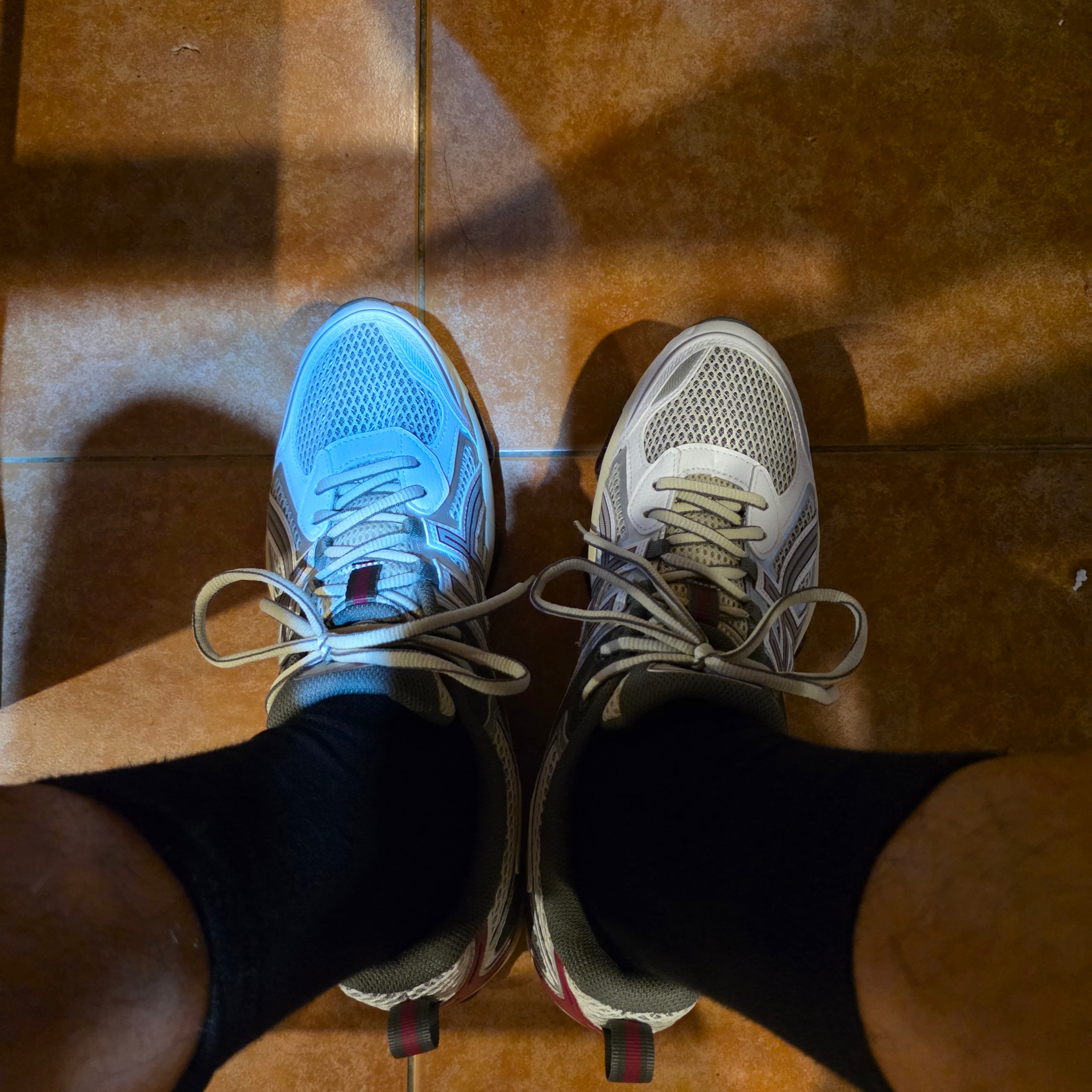 Asics Gel-Quantum Kinetic Cream Dried Berry 착용 스타일