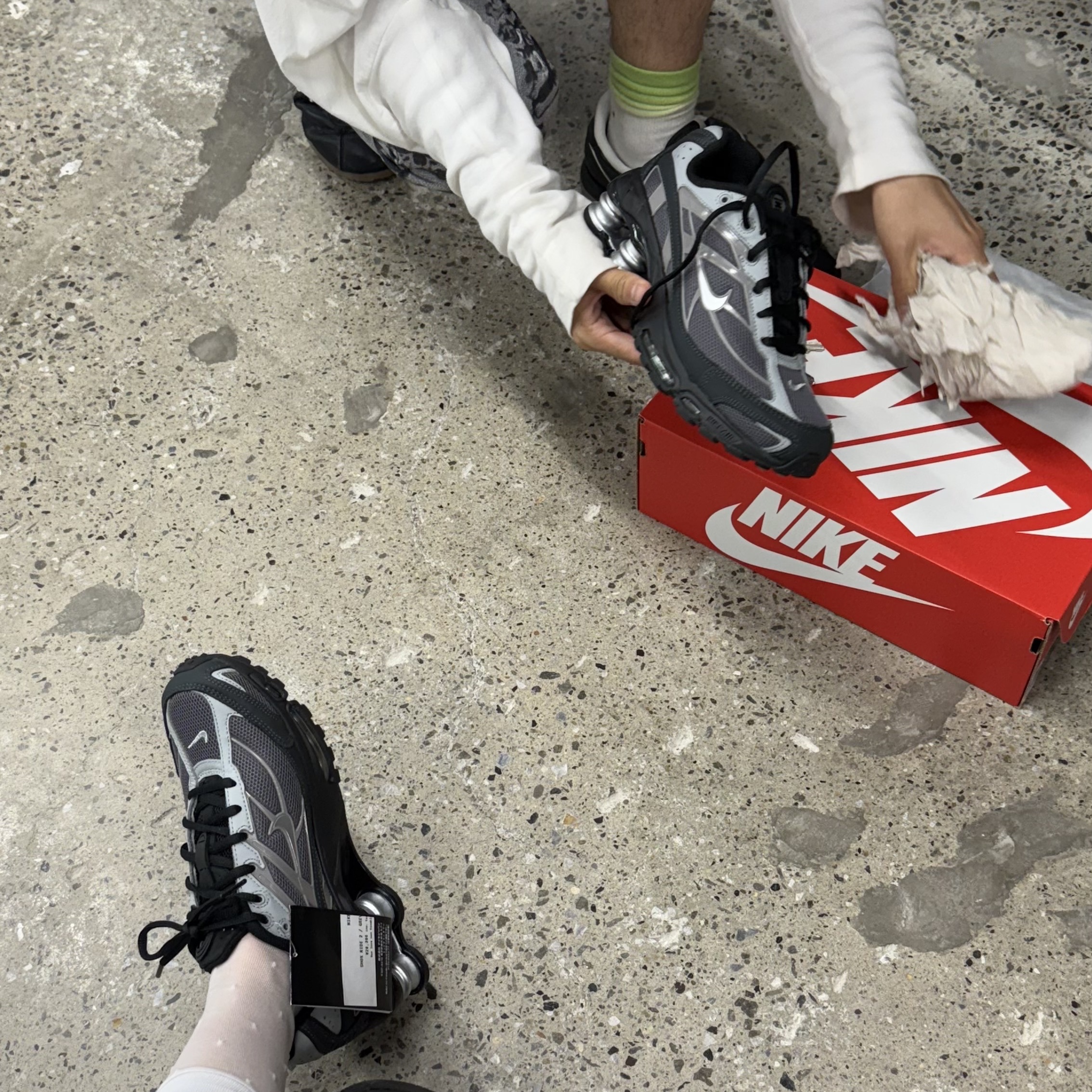 Nike Shox Ride 2 Light Graphite Anthracite 착용 스타일