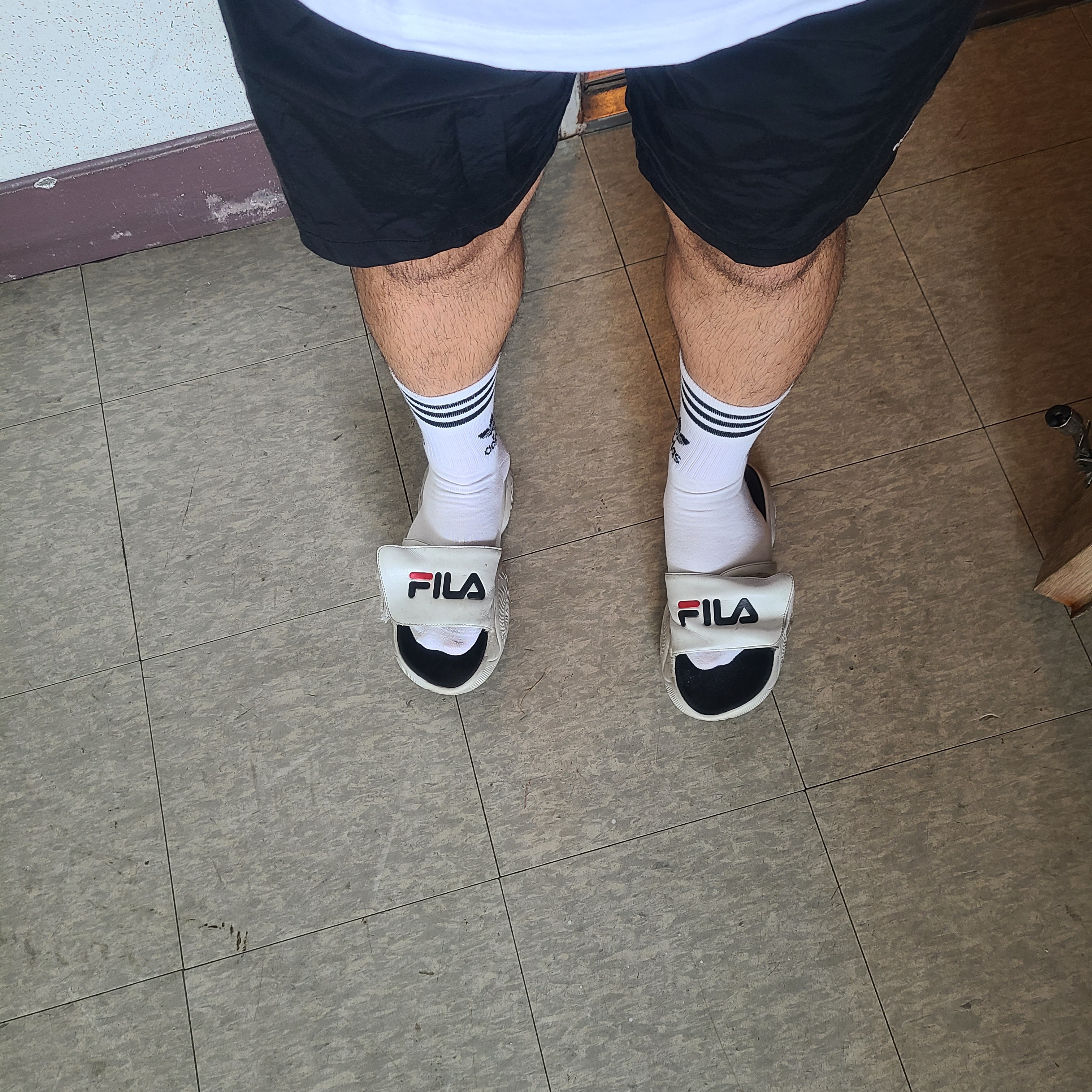 Fila Taper Slides Black 착용 스타일
