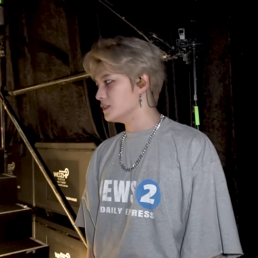 Nonnod Puckering News T-shirt Vintage grey, Nonnod Puckering News T-shirt Vintage black 착용 스타일