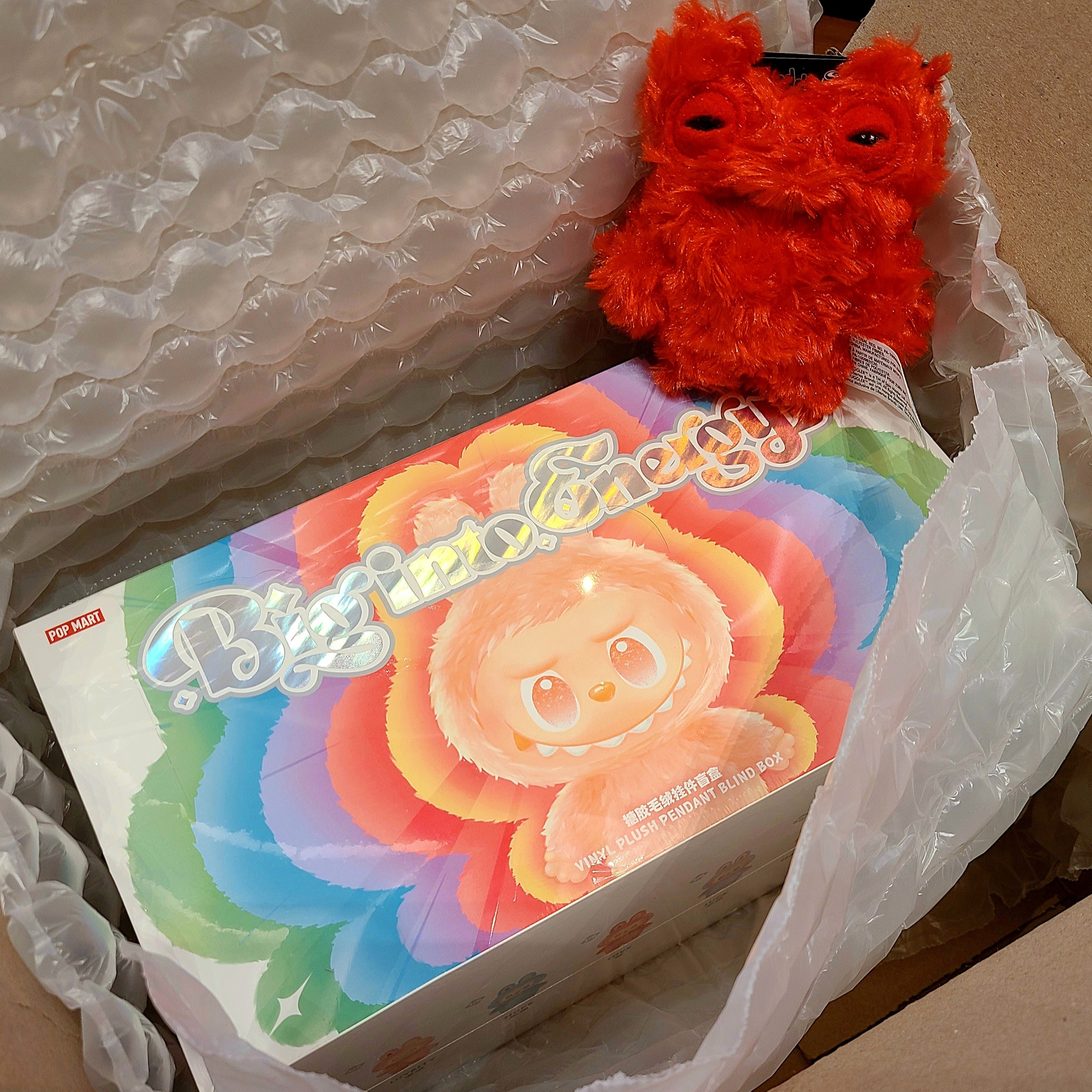 Fuggler Munch Munch Keyring Red, Pop Mart Labubu The Monsters Highlight Series Sealed Case (6 Blind Boxes) 착용 스타일
