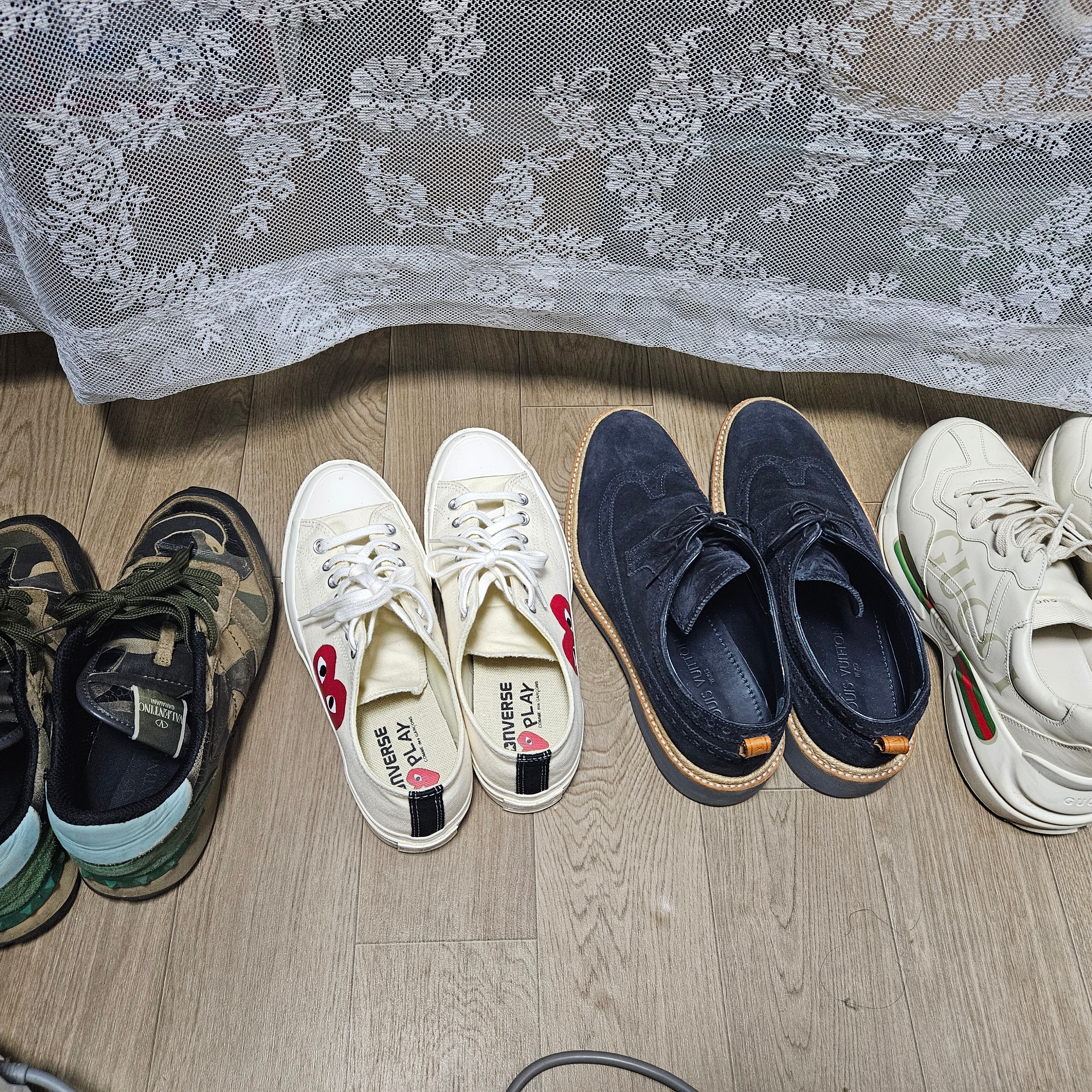 Converse x Play Comme des Garcons Chuck 70 Ox White 착용 스타일