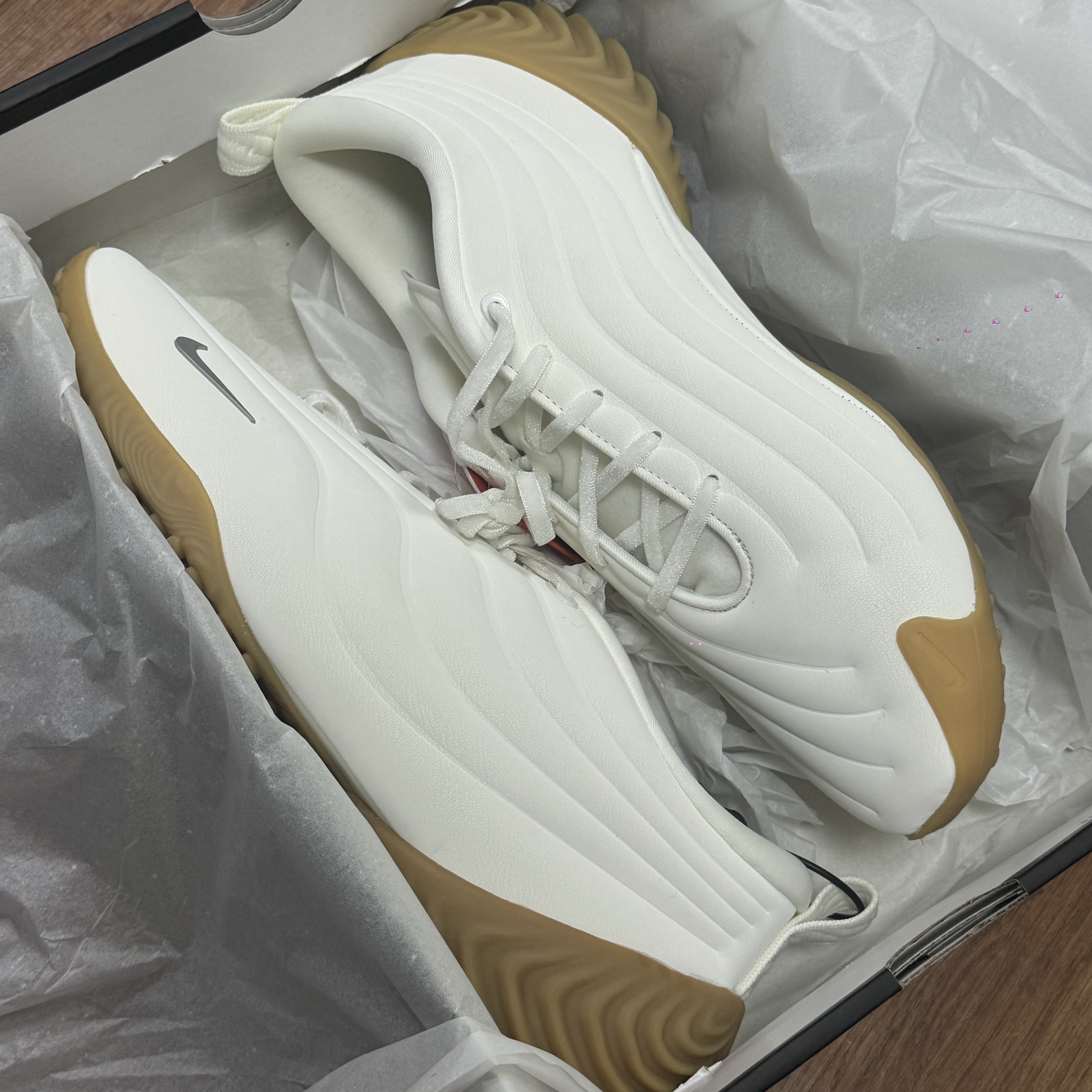 (W) Nike Astra Ultra Sail Gum Light Brown 착용 스타일