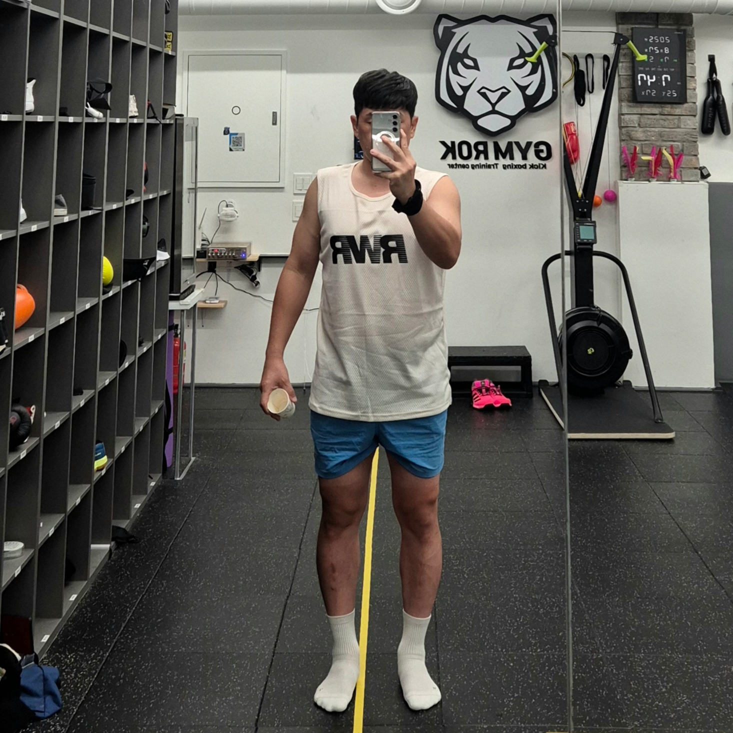 [KREAM 단독] runwhither Singlet Cream 착용 스타일