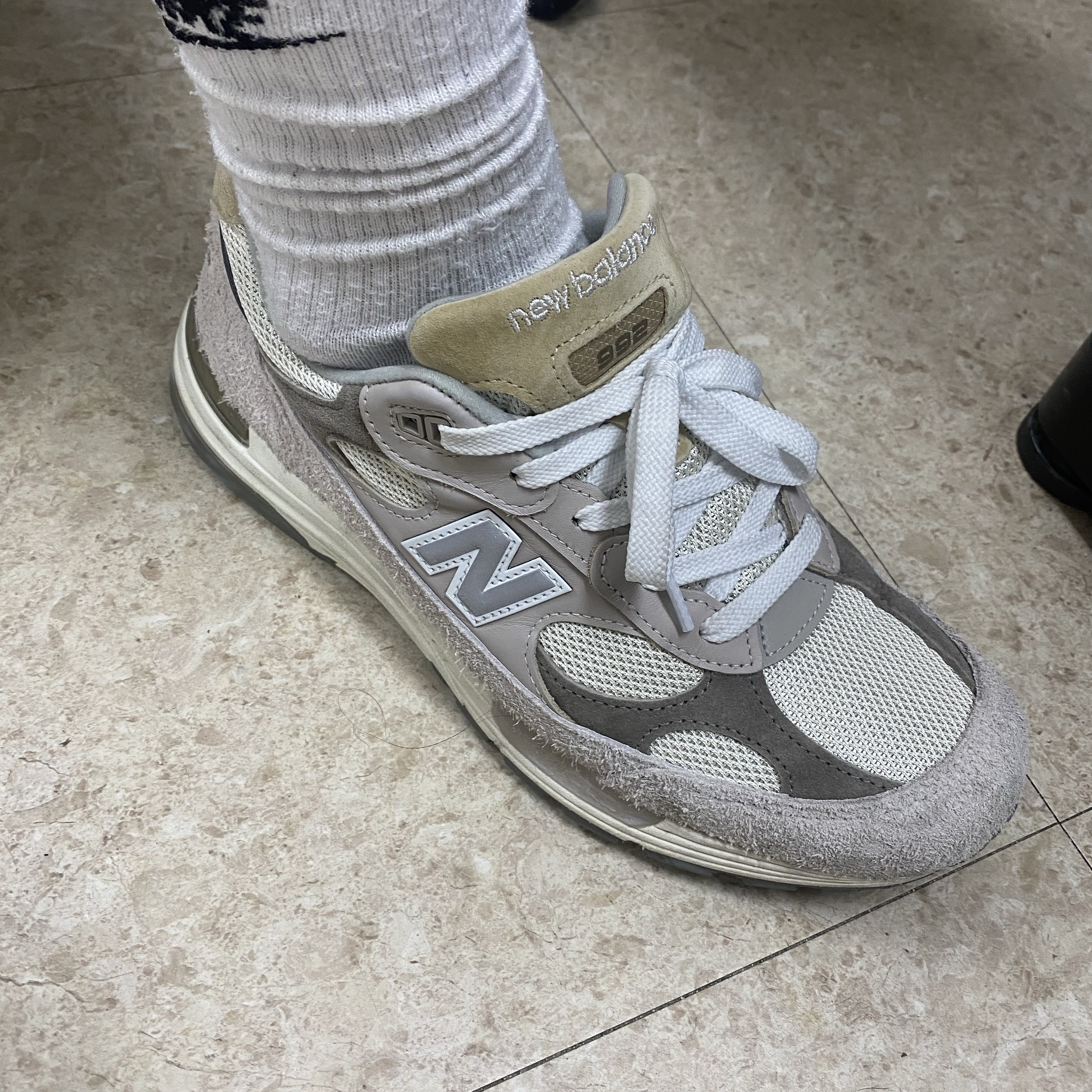 New Balance 992 Made in USA Moonrock Mushroom 착용 스타일