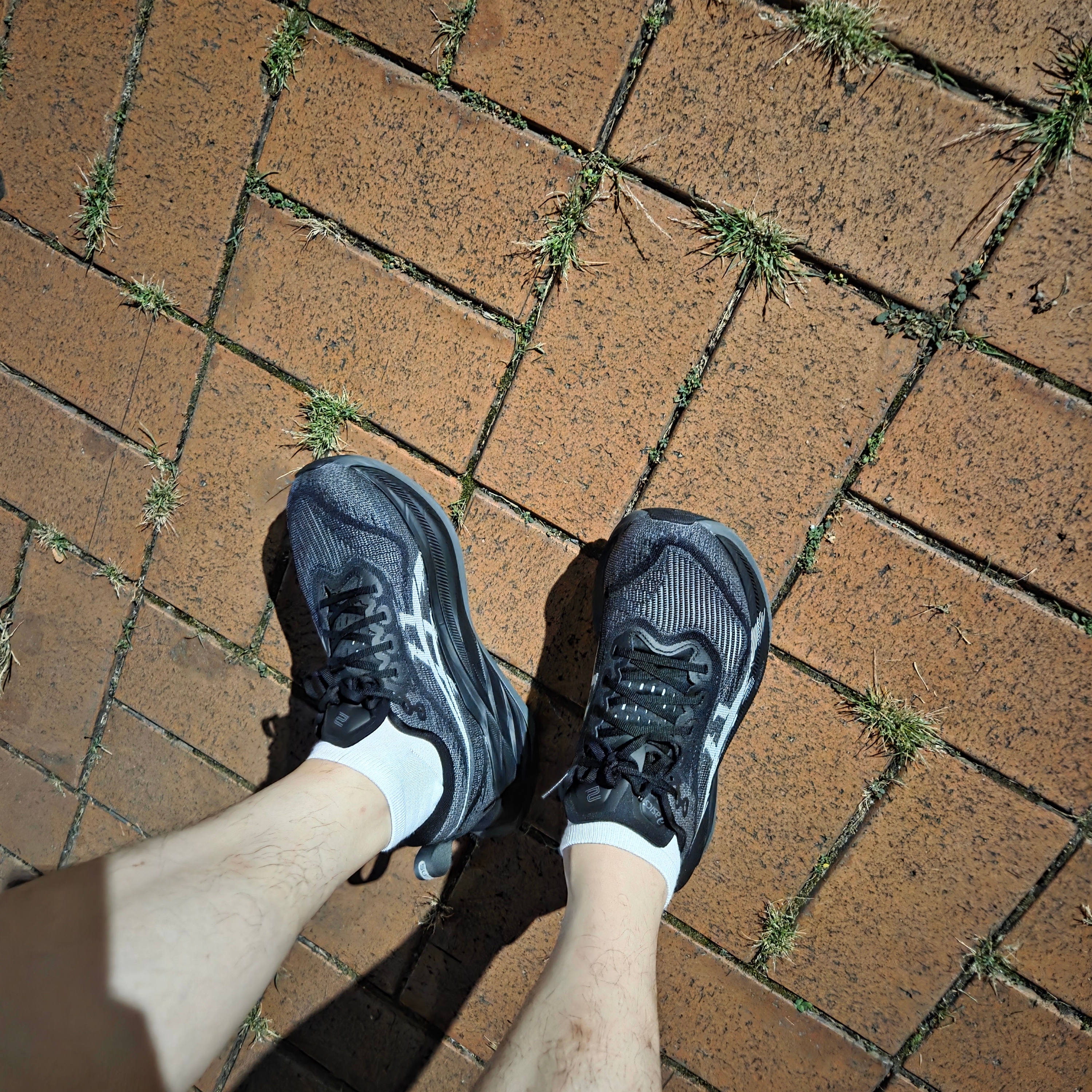 Asics Superblast 2 Black White 착용 스타일
