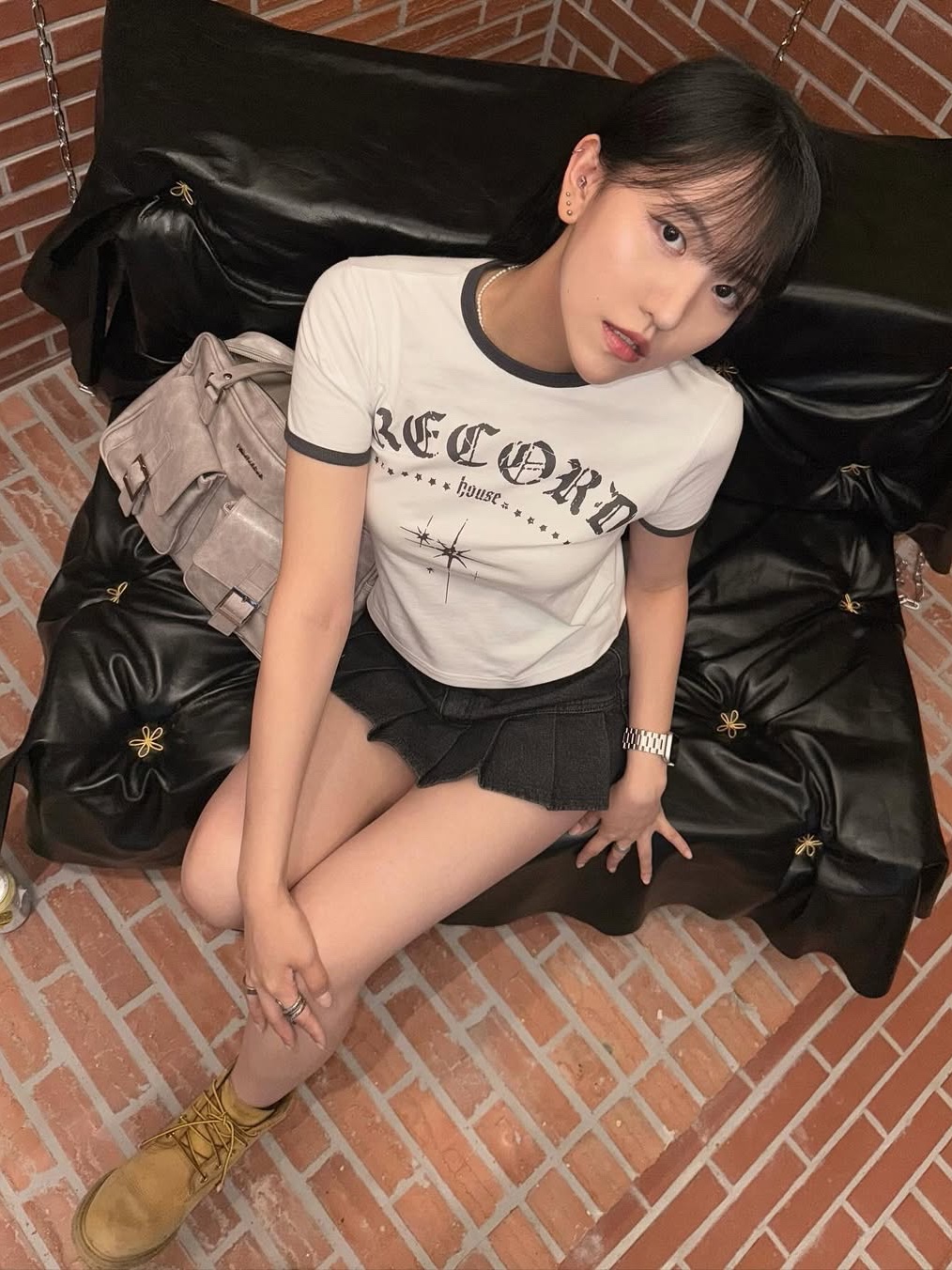 SLOW RECORD HOUSE Unisex RECORD Ringer Tee White 착용 스타일 - 1