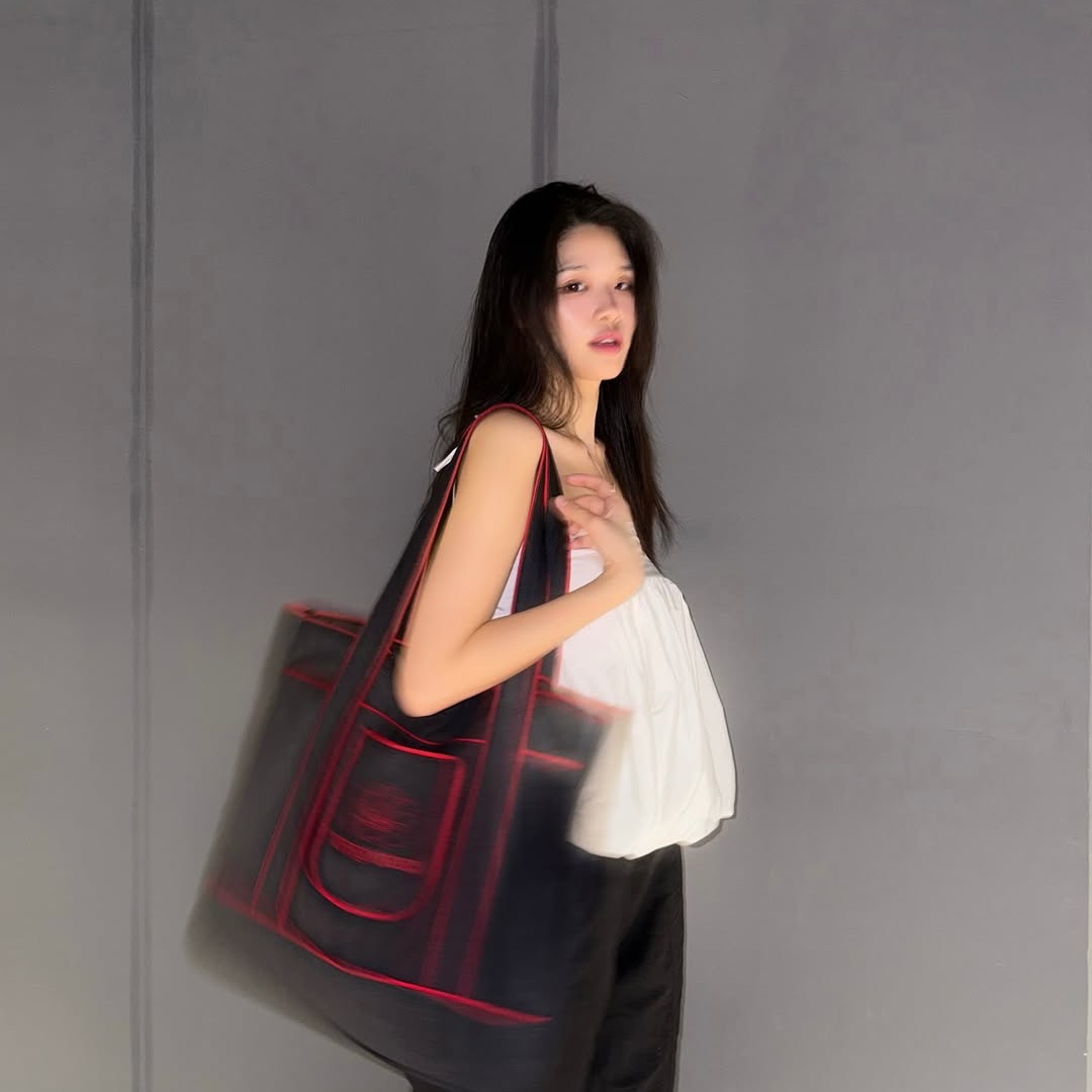 Threecheers Flower Logo Denim Bag 착용 스타일 - 4