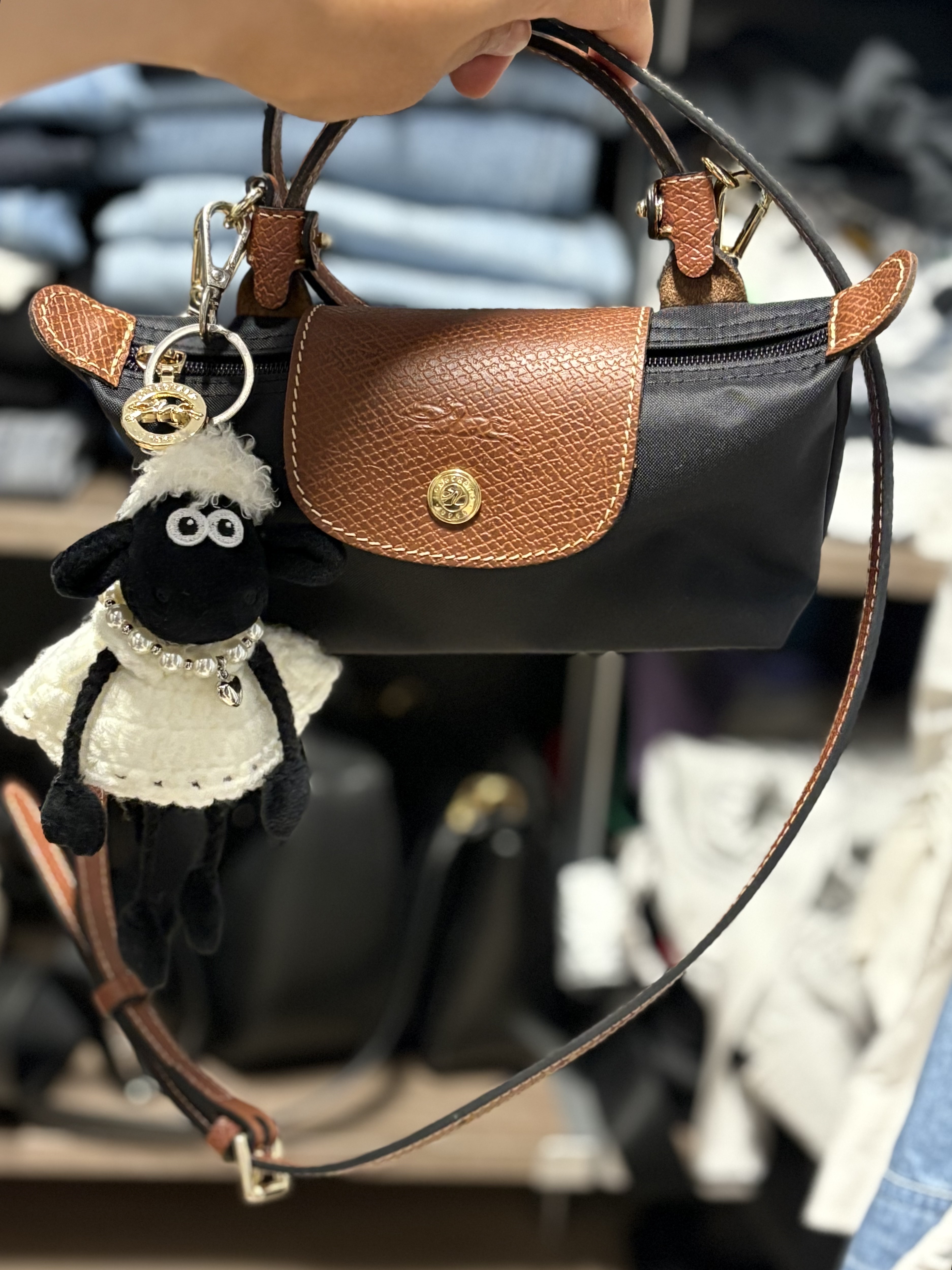 Longchamp Le Pliage Original Handle Pouch Black 착용 스타일
