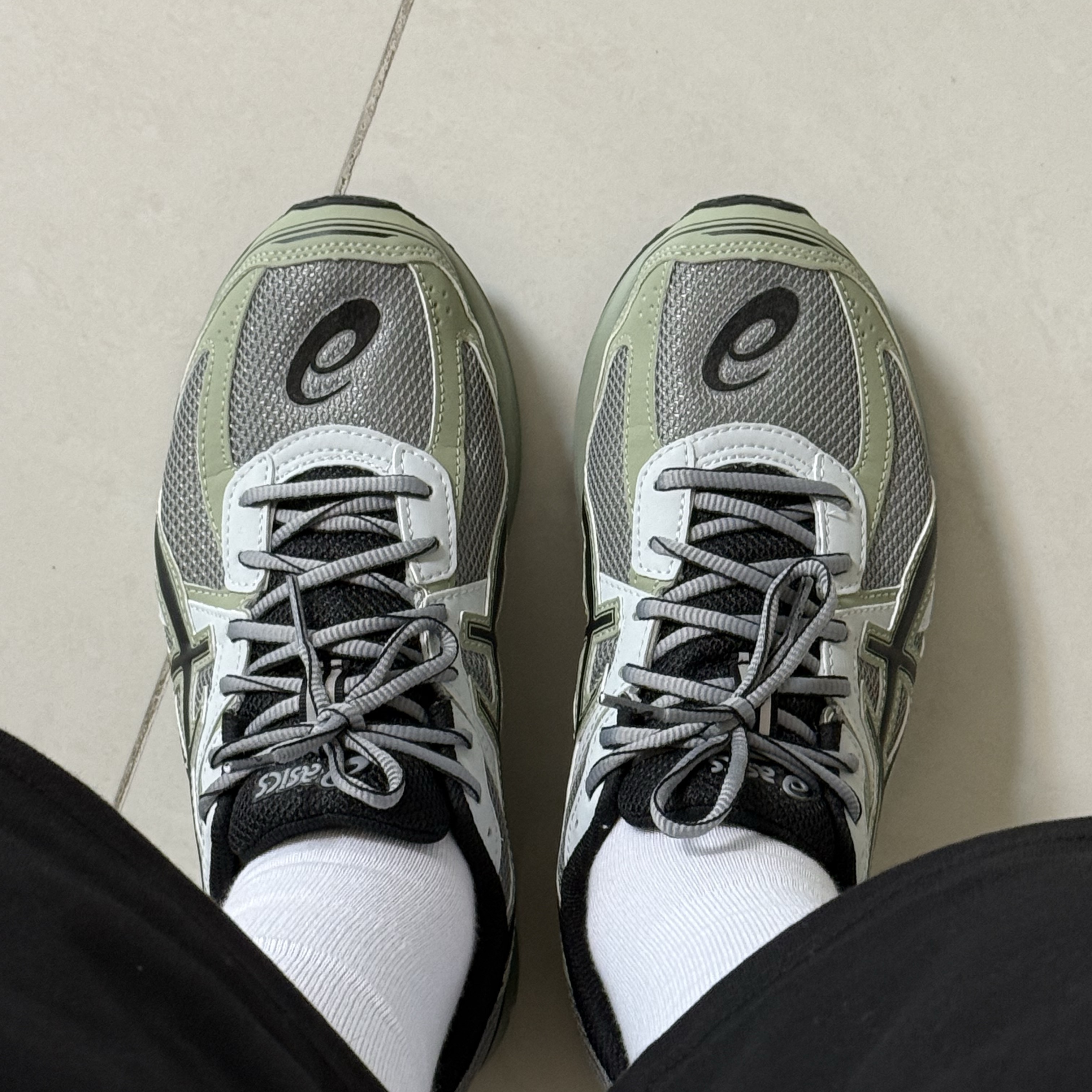 Asics Jog 100 S Sheet Rock - 2E Wide 착용 스타일