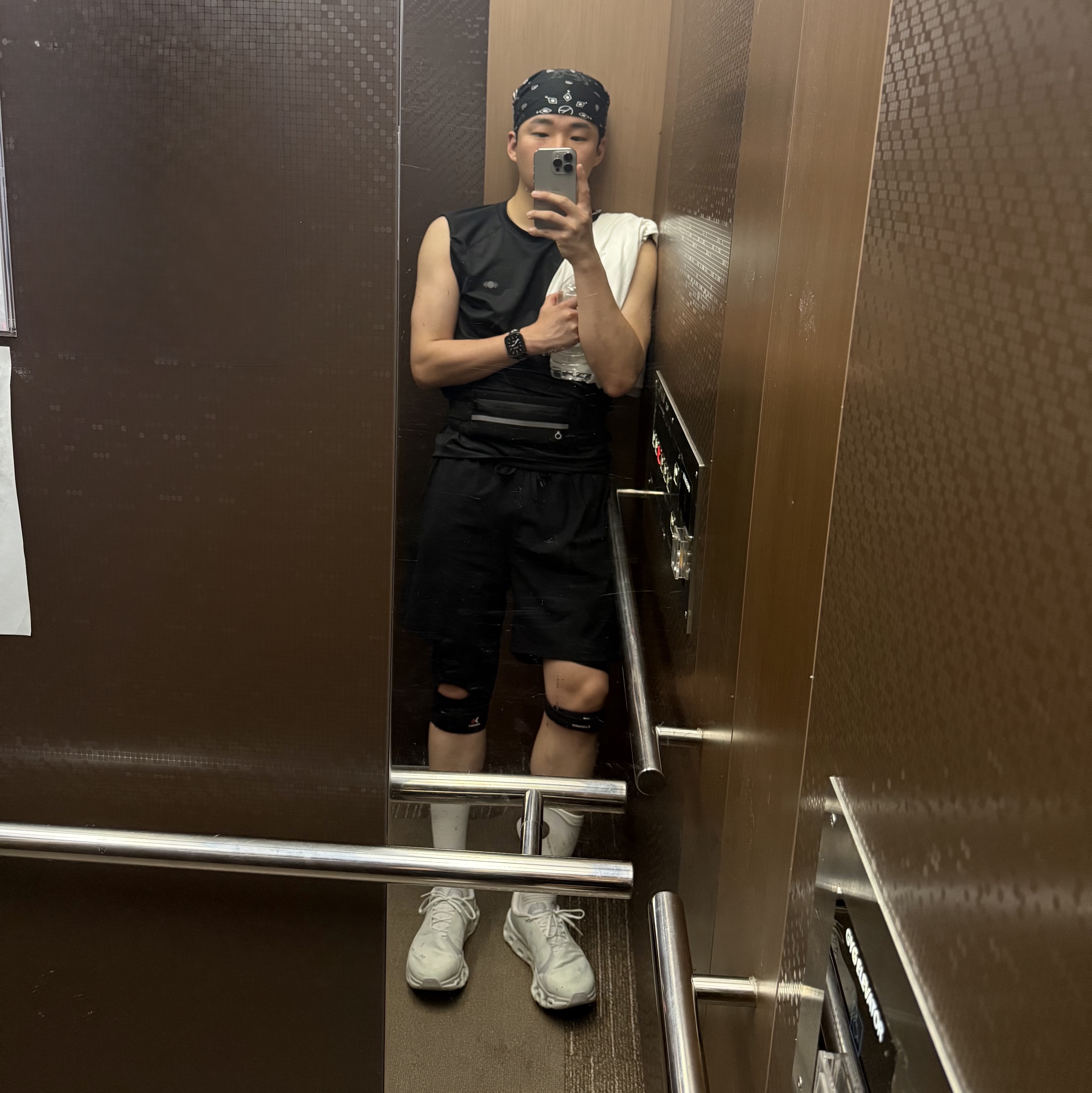 On Running x Post Archive Faction (Paf) Cloudmonster 2 Vapor Frost, Peaceminusone x Joopiter Bandana Black 착용 스타일