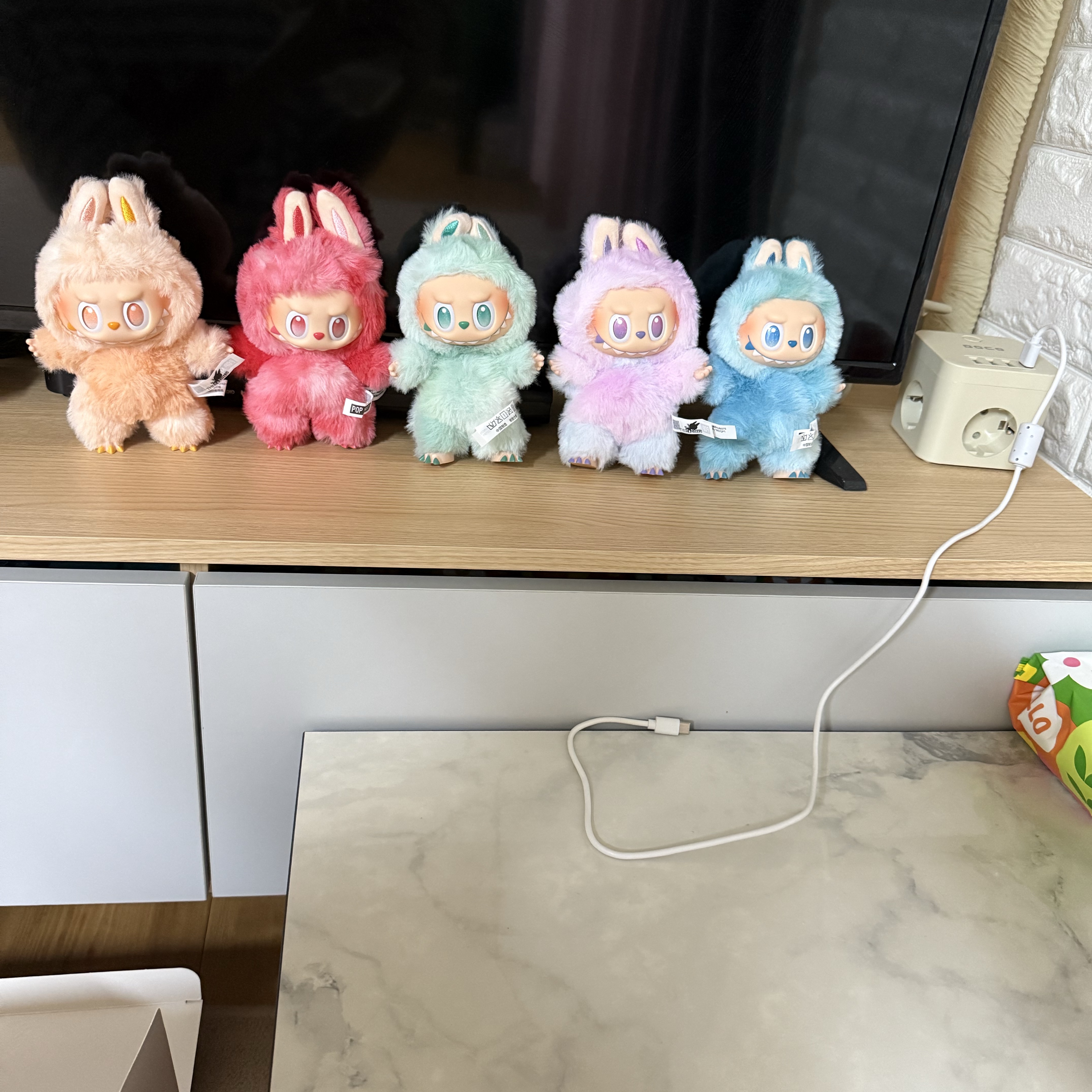 Pop Mart Labubu The Monsters Highlight Series Sealed Case (6 Blind Boxes) 착용 스타일