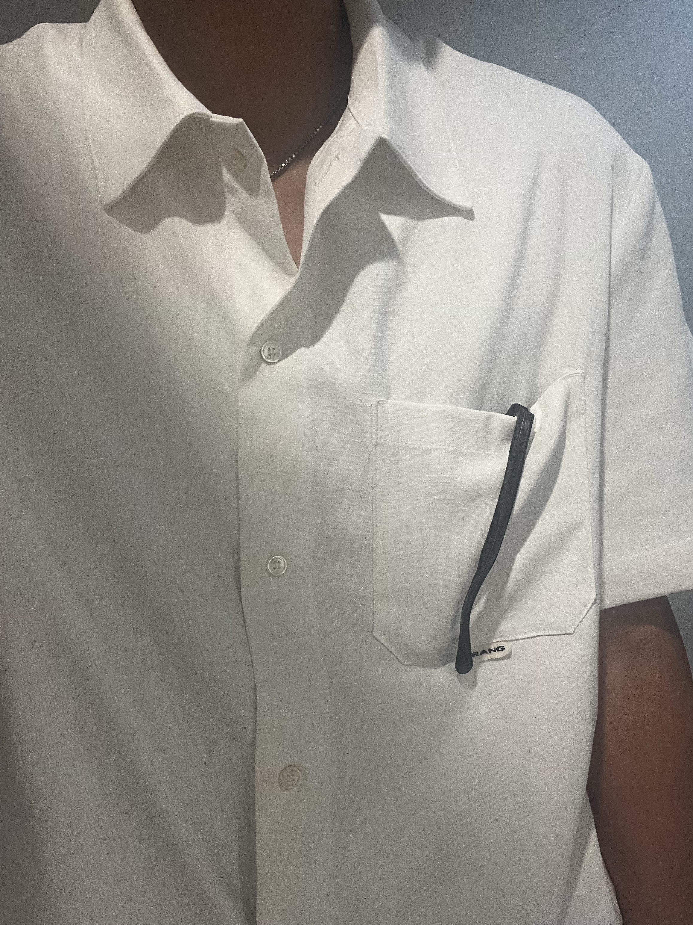 BY RANG Matte Linen-Blend Shirts - White 착용 스타일