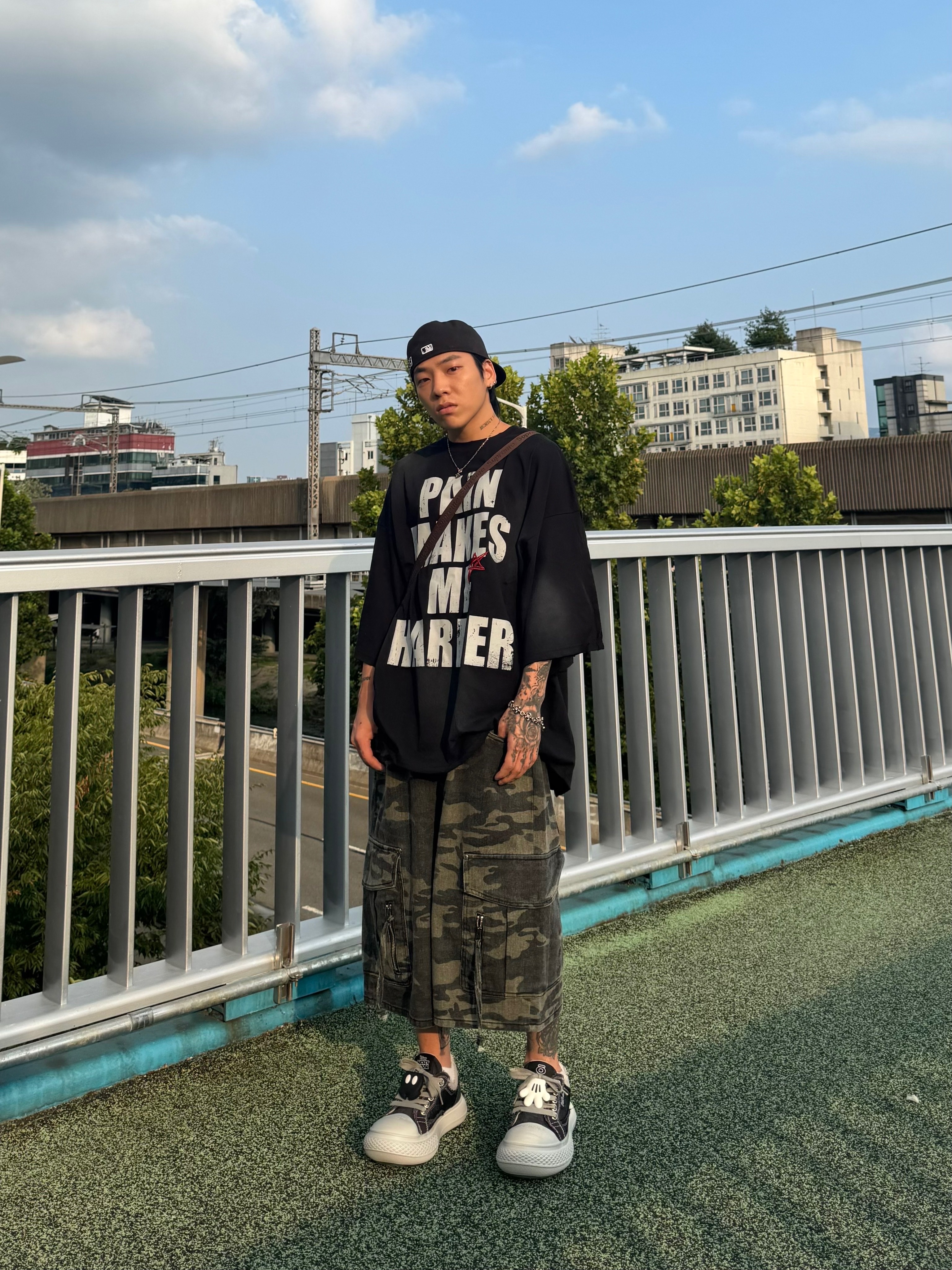 Supreme Mesh Mini Duffle Bag Truetimber Kanati Camo - 25SS 착용 스타일 - 5