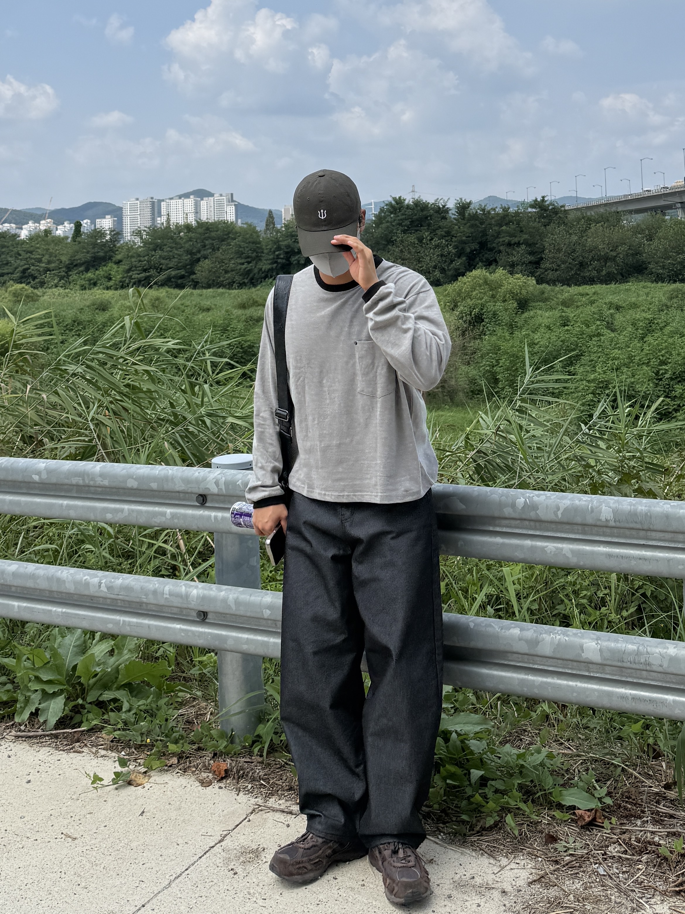 Adidas x Song for the Mute Shadowturf Dark Brown, Casio LTP-V007L-9B 착용 스타일 - 1