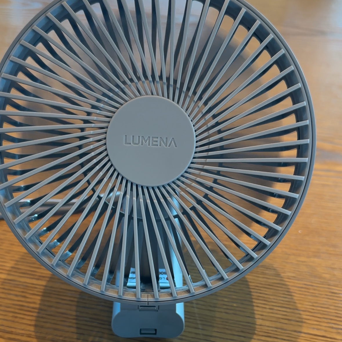 Lumena FAN PRO MAX Big Pan Portable Tabletop Foldable Fan Dark Gray 착용 스타일