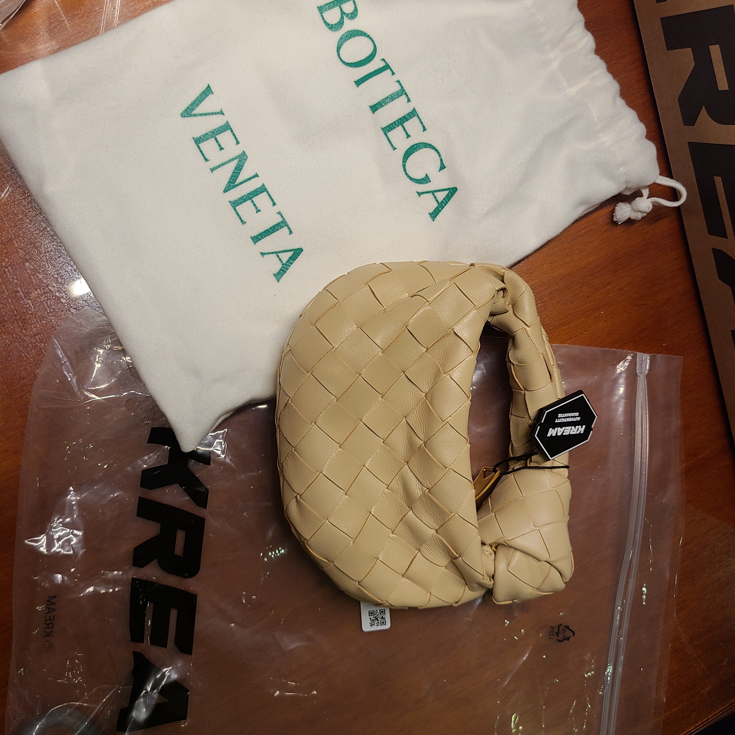 Bottega Veneta Candy Leather Jodie Porridge 착용 스타일