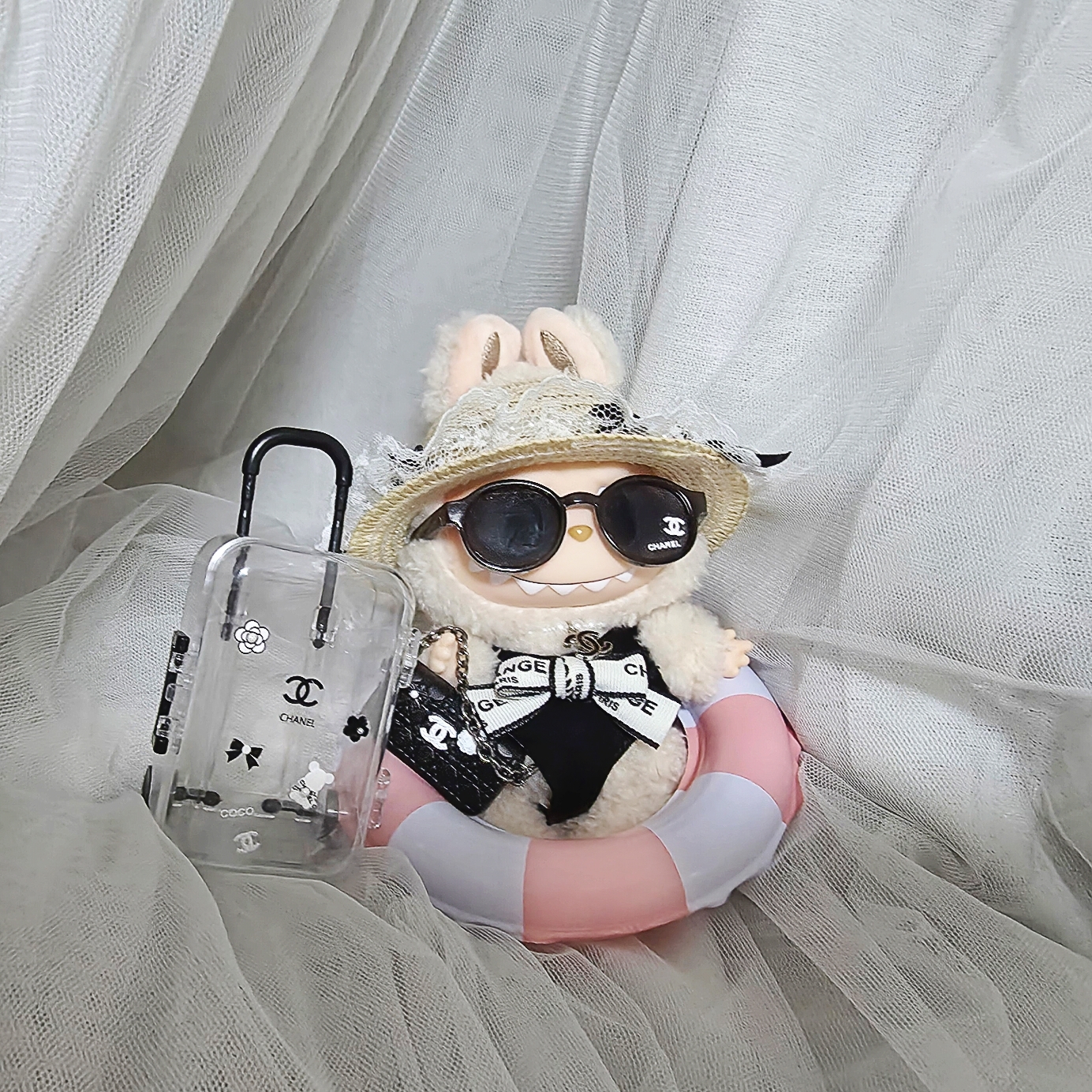 Pop Mart Labubu The Monsters Labubu Tasty Macarons Series Soymilk Keyring 착용 스타일