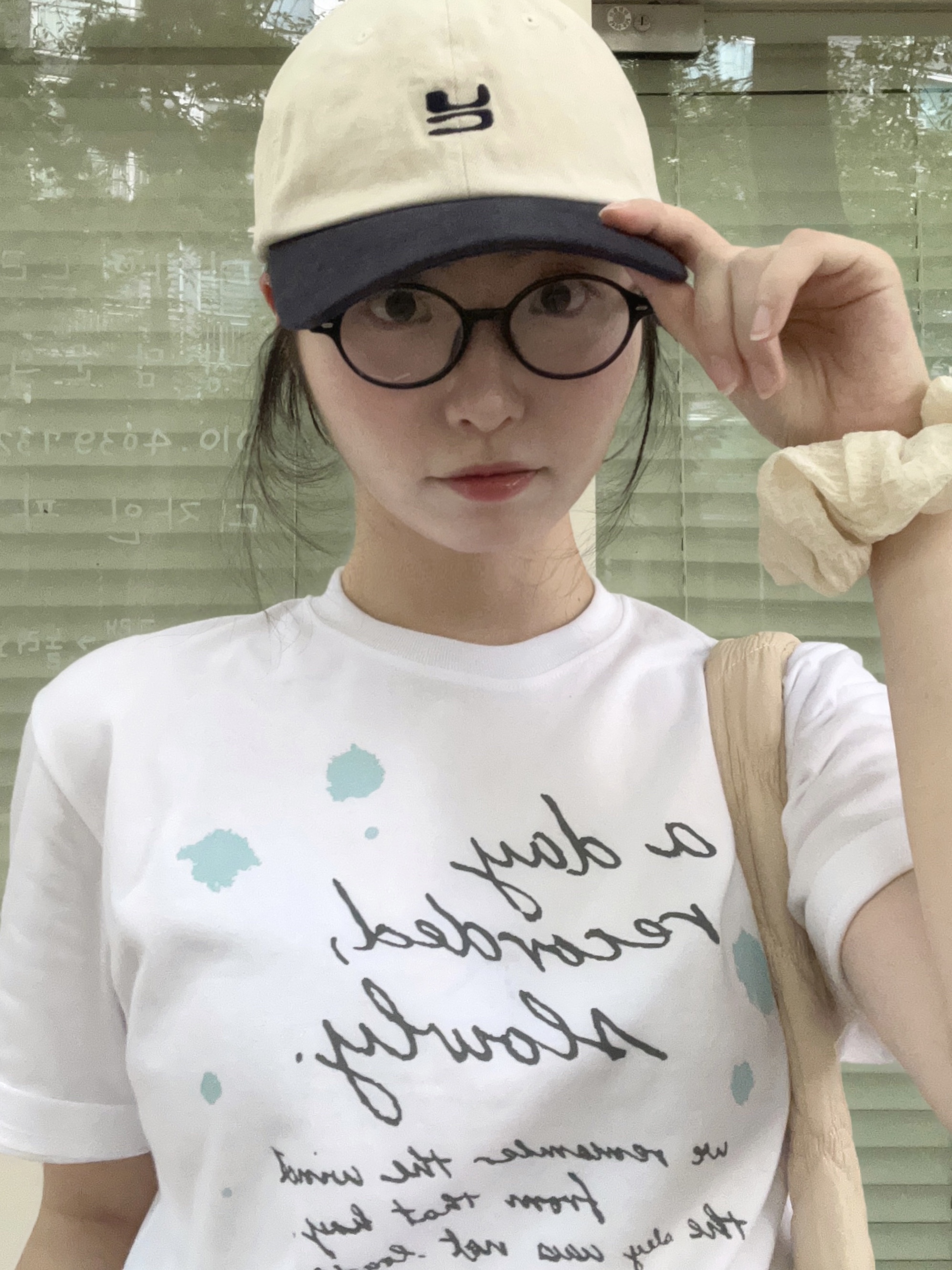 SLOW RECORD HOUSE Day Record T-Shirt White 착용 스타일 - 3