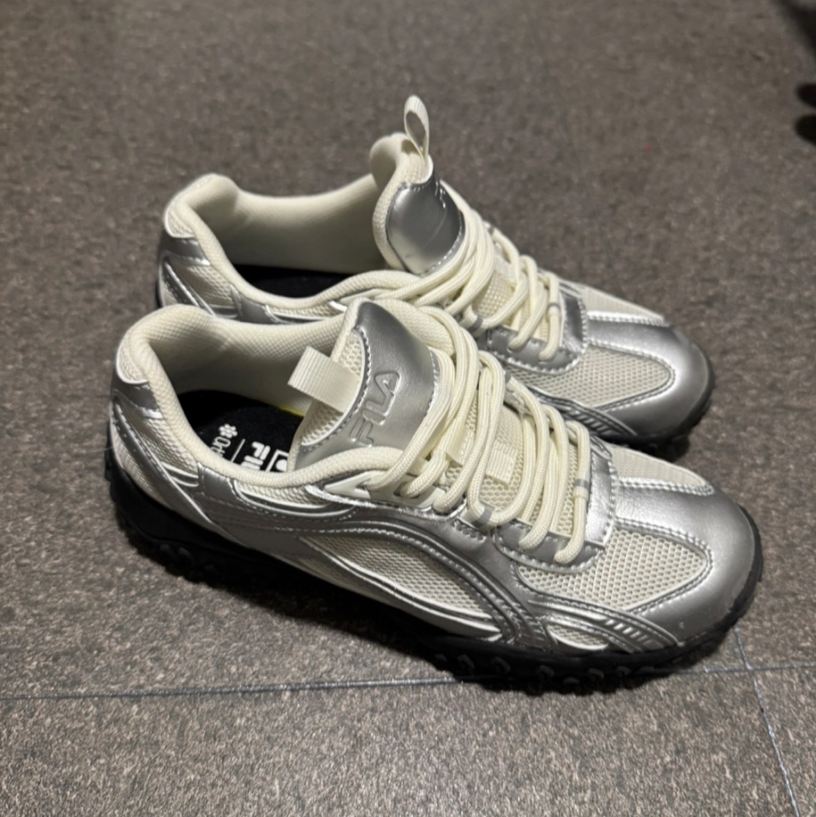 [6% 적립] FILA Echappe Ms Silvermoon 착용 스타일