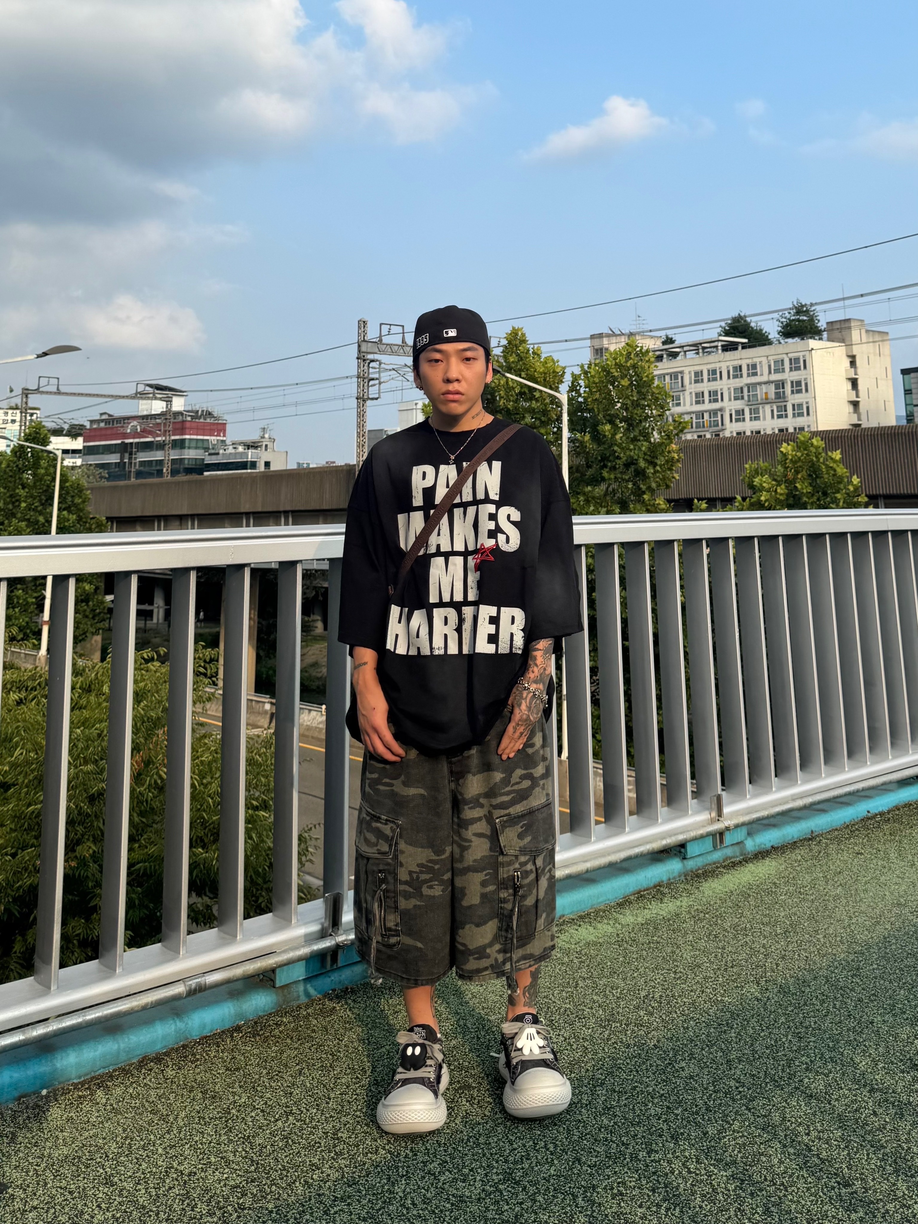 Supreme Mesh Mini Duffle Bag Truetimber Kanati Camo - 25SS 착용 스타일 - 3