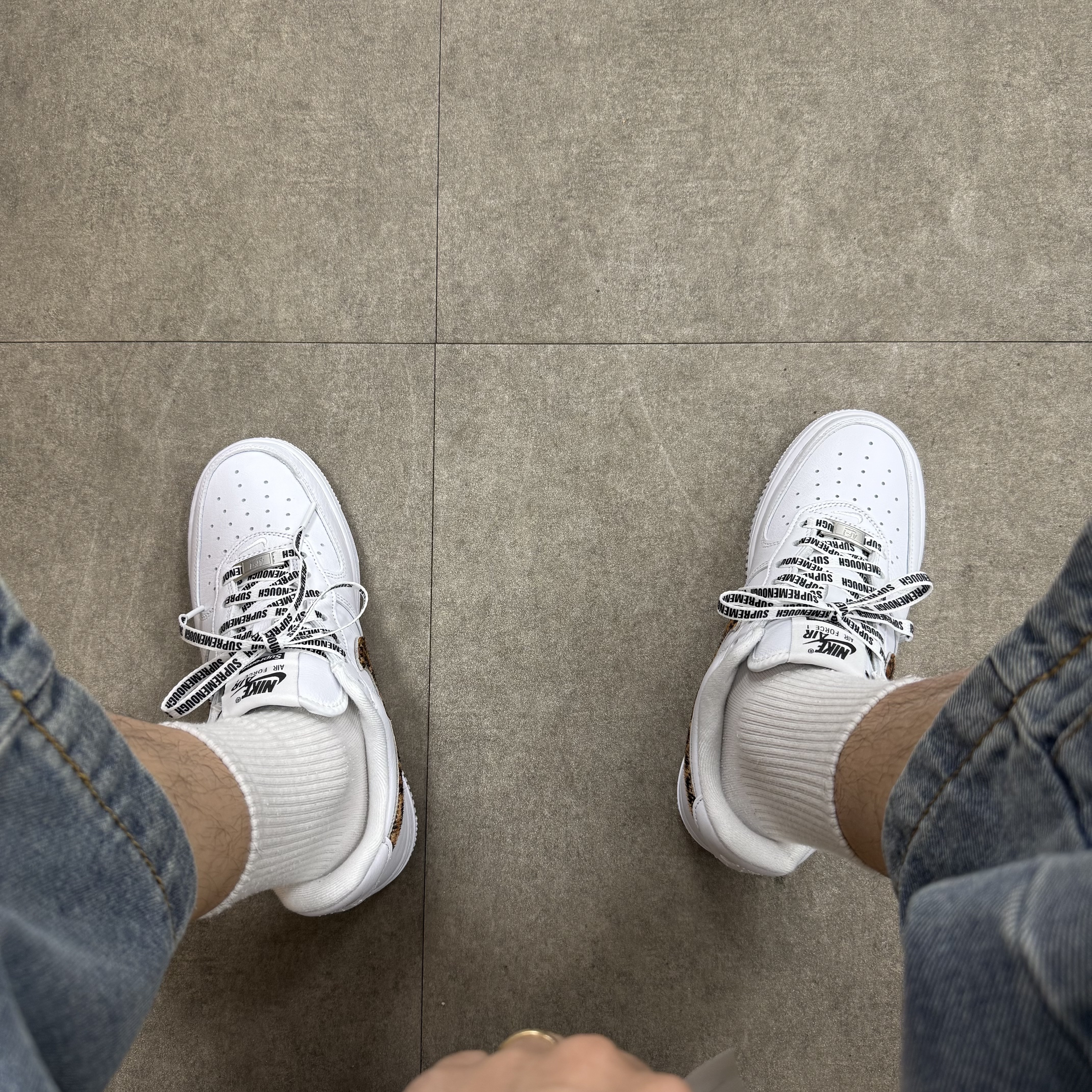 Nike x Supreme x GOODENOUGH Air Force 1 Low White - 25SS 착용 스타일 - 7
