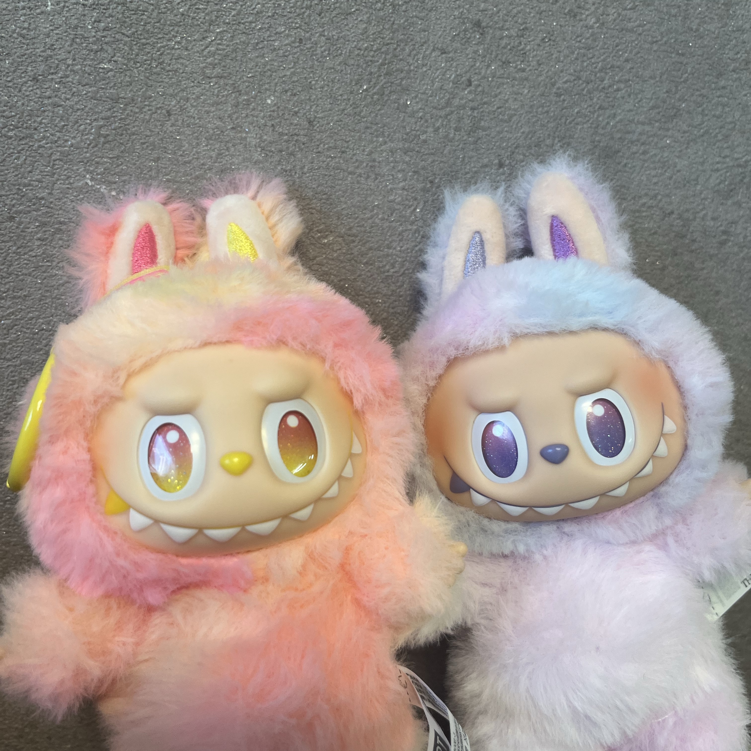Pop Mart Labubu The Monsters Highlight Series Sealed Case (1 Blind Box) 착용 스타일 - 2