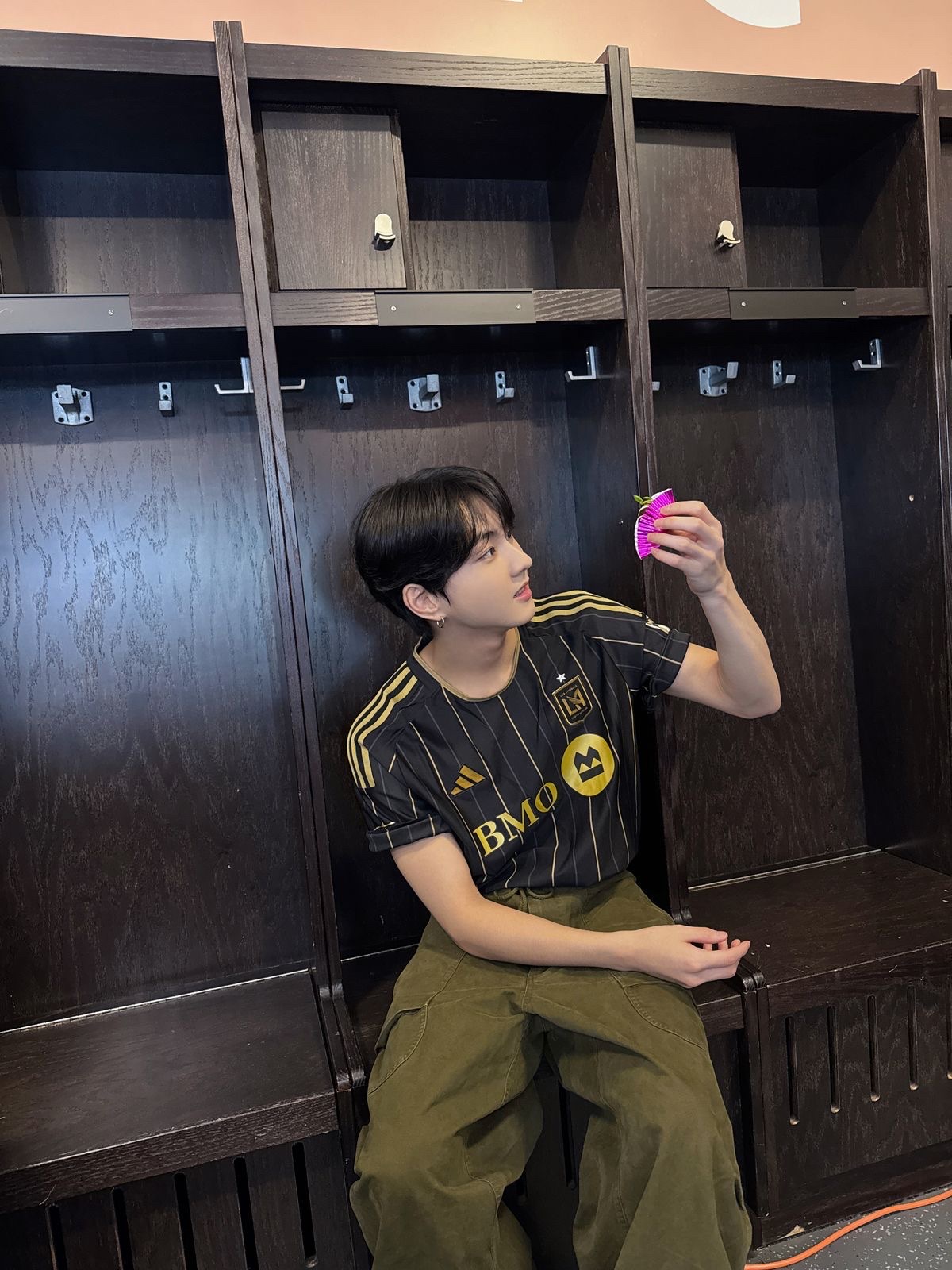 Adidas LAFC 2024/25 Home Authentic Jersey Black - US Sizing (Non Marking Ver.), Entire Studios Freight Cargo Pine - 25SS 착용 스타일