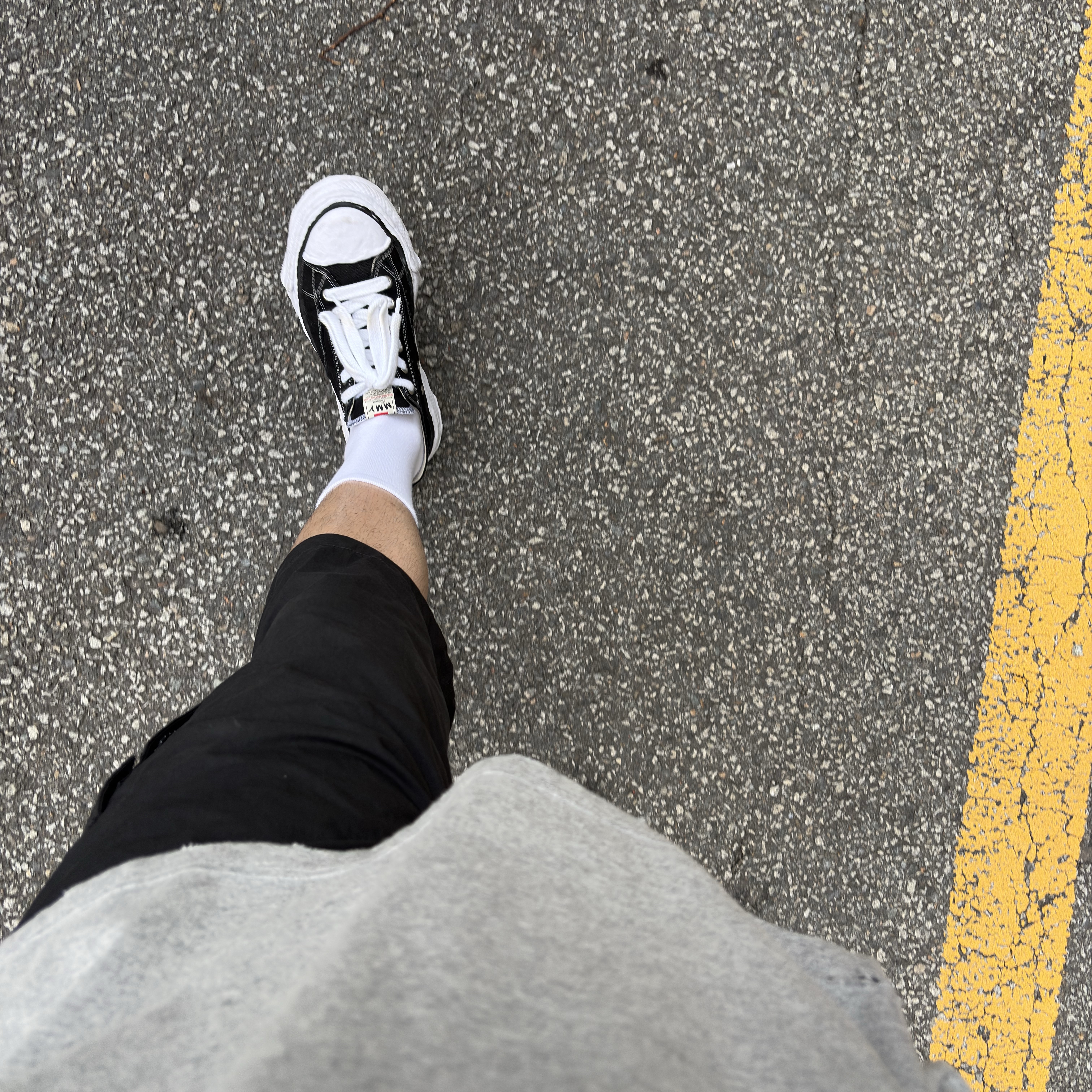 Maison Mihara Yasuhiro Peterson23 OG Sole Canvas Low-top Sneakers Black 착용 스타일