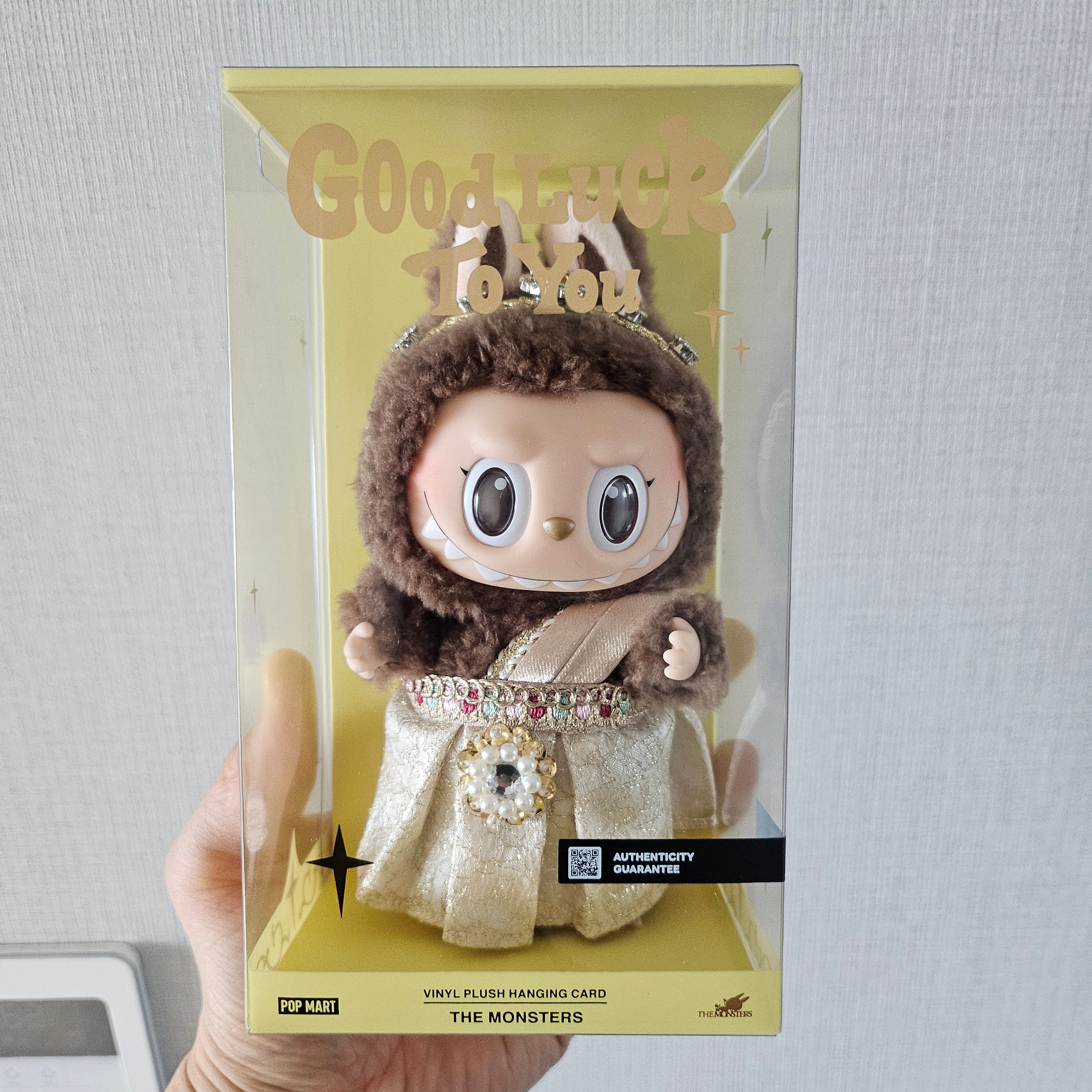 Pop Mart Labubu Good Luck To You Vinyl Plush Doll Pendant, Pop Mart Labubu The Monsters Labubu Tasty Macarons Series Chestnut Cocoa Keyring (Opened Case) 착용 스타일 - 2
