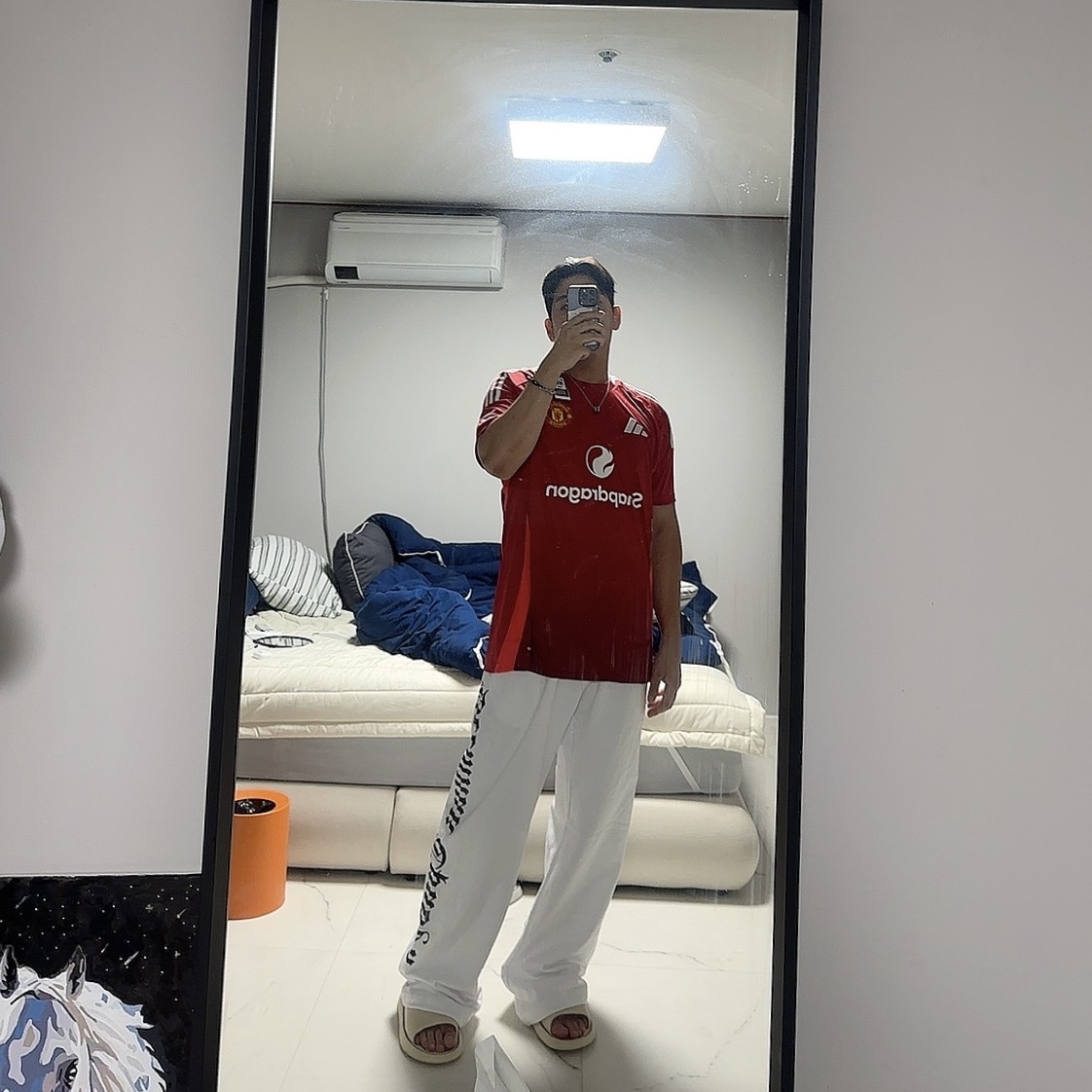 Yeezy x Gosha Rubchinskiy Tribune Herald SP-01 Pants White, Adidas Manchester United 2024/25 Home Jersey Manchester United FC Red - KR Sizing (Non Marking Ver.) 착용 스타일 - 1