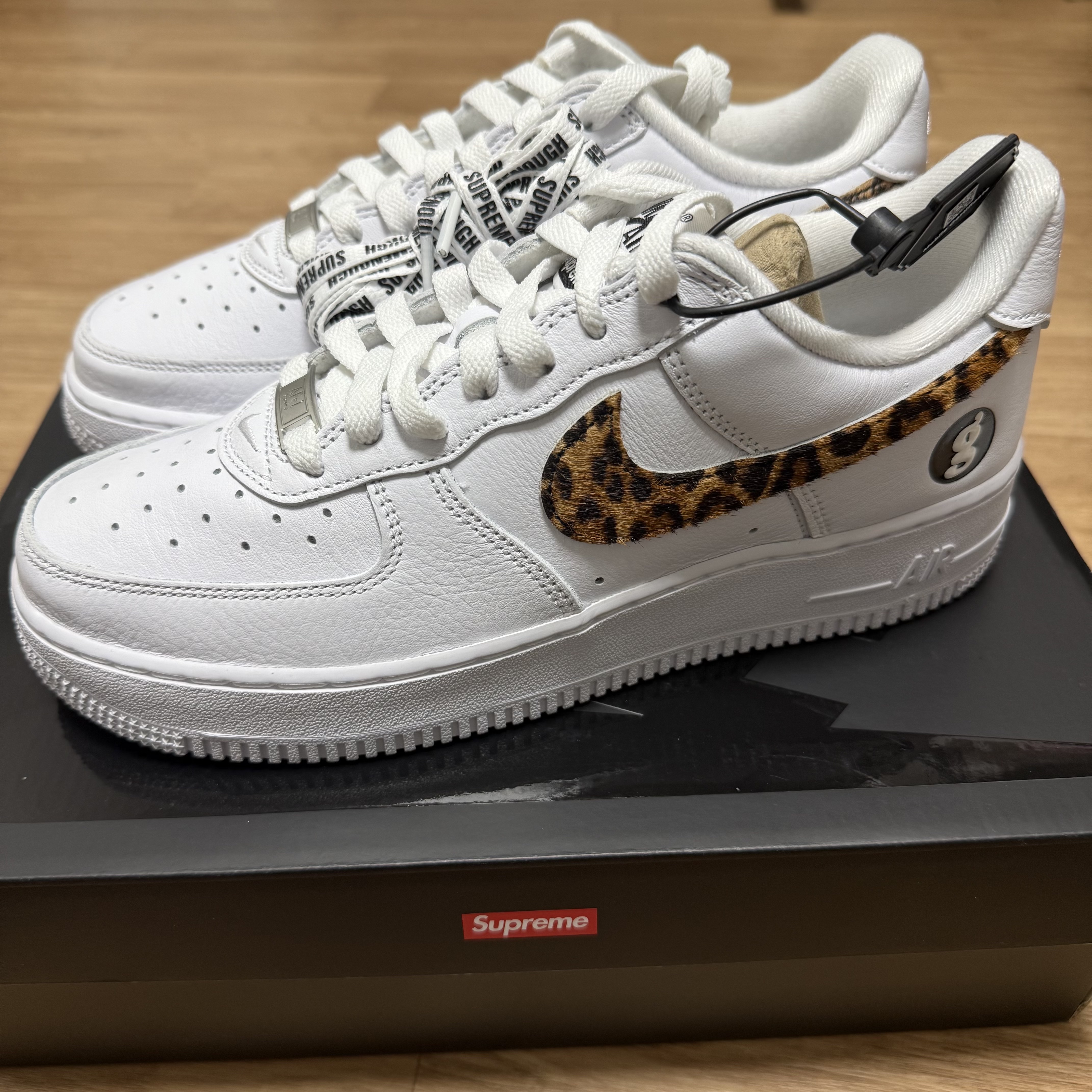 Nike x Supreme x GOODENOUGH Air Force 1 Low White - 25SS 착용 스타일 - 1