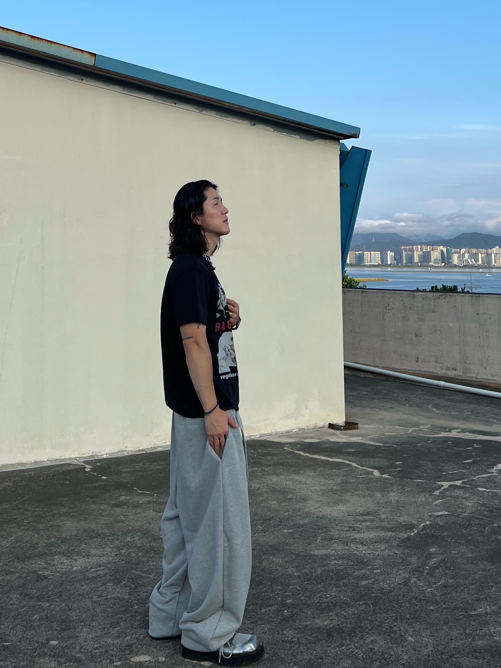 MJD x Koin Seoul Belted Heavy Sweat Baggy Pants Melange Grey 착용 스타일 - 2