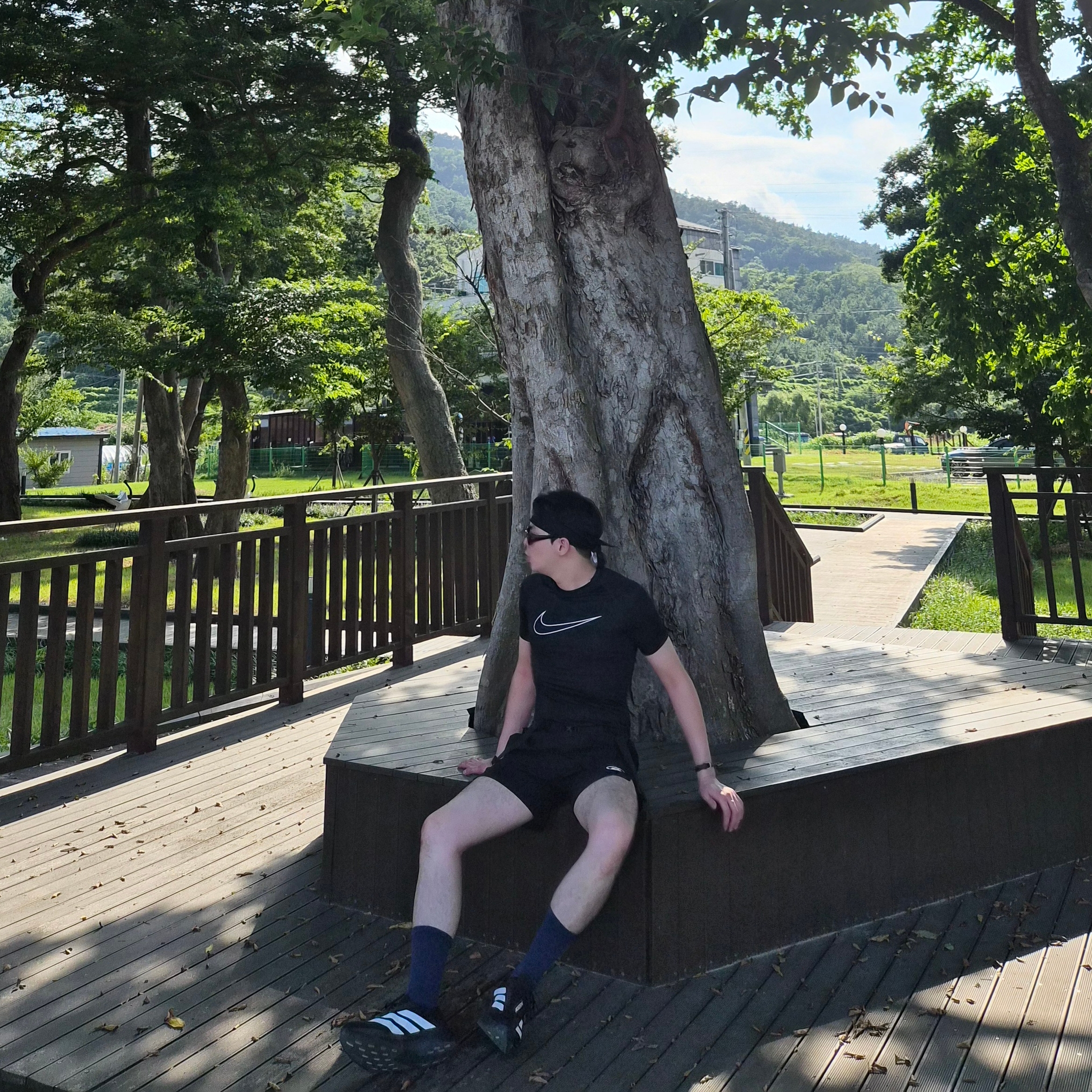 Adidas Adizero EVO SL Core Black Cloud White, Nike Pro Dri-Fit Tight-Fit Short Sleeve Top Black - Asia 착용 스타일
