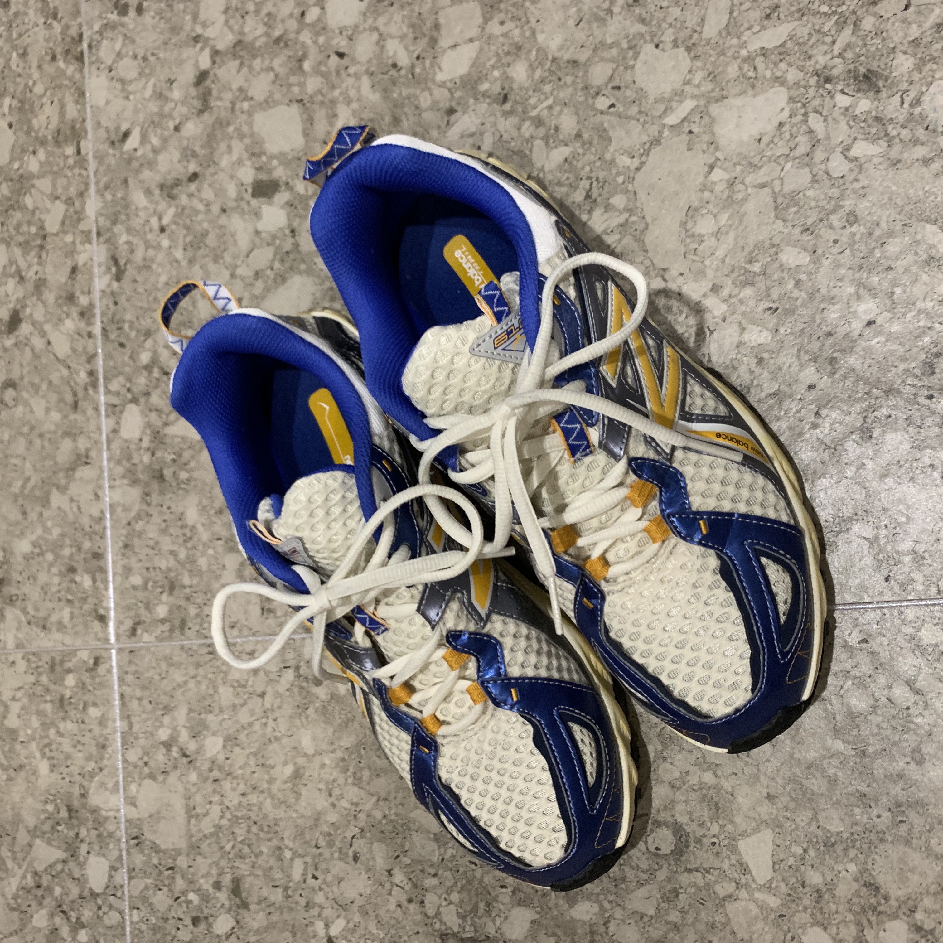 New Balance x Yeseyesee ML610 Atlantic Blue Varsity Gold 착용 스타일