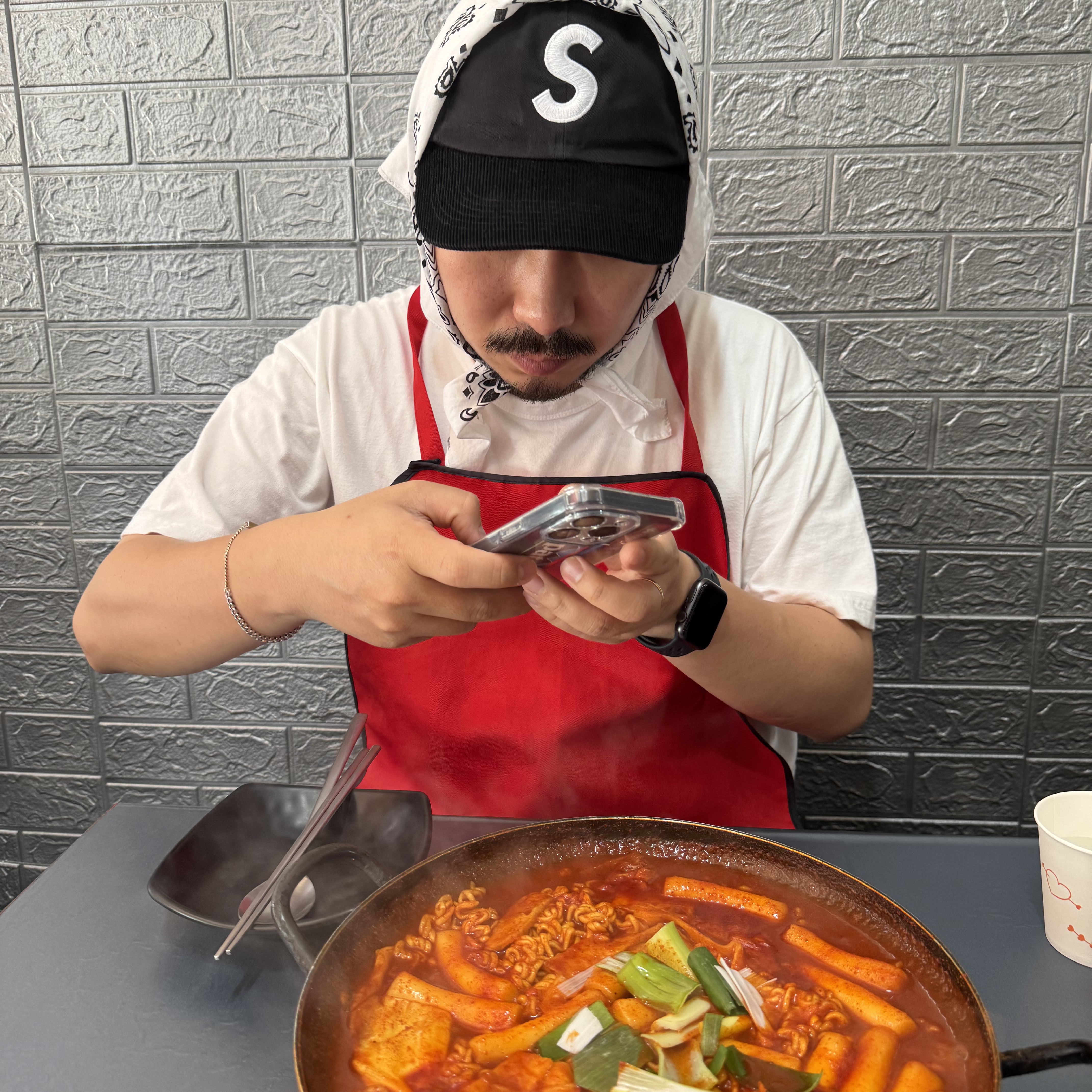 Supreme 2-Tone S Logo 6-Panel Black - 24SS 착용 스타일